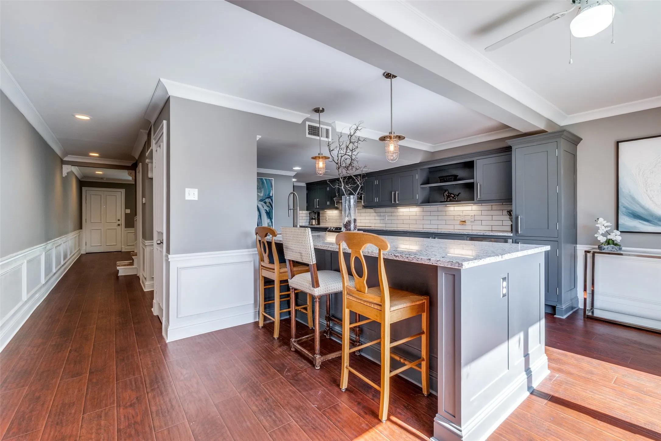 Townhouse For Sale in Dallas County , 6610 Eastridge Drive 114, Dallas, Texas 75231, 2 Bedroom, 3 Bathroom, Garage spaces, 1,496 Sqft, built in 1970, mls#21189008, Real Estate Agent in Dallas, Homes For Sale in Dallas county, Homes For Sale in Dallas, Realtor in Dallas Texas, Real Estate Brokerage Independent Realty Texas, Luminita Cordes Realtor