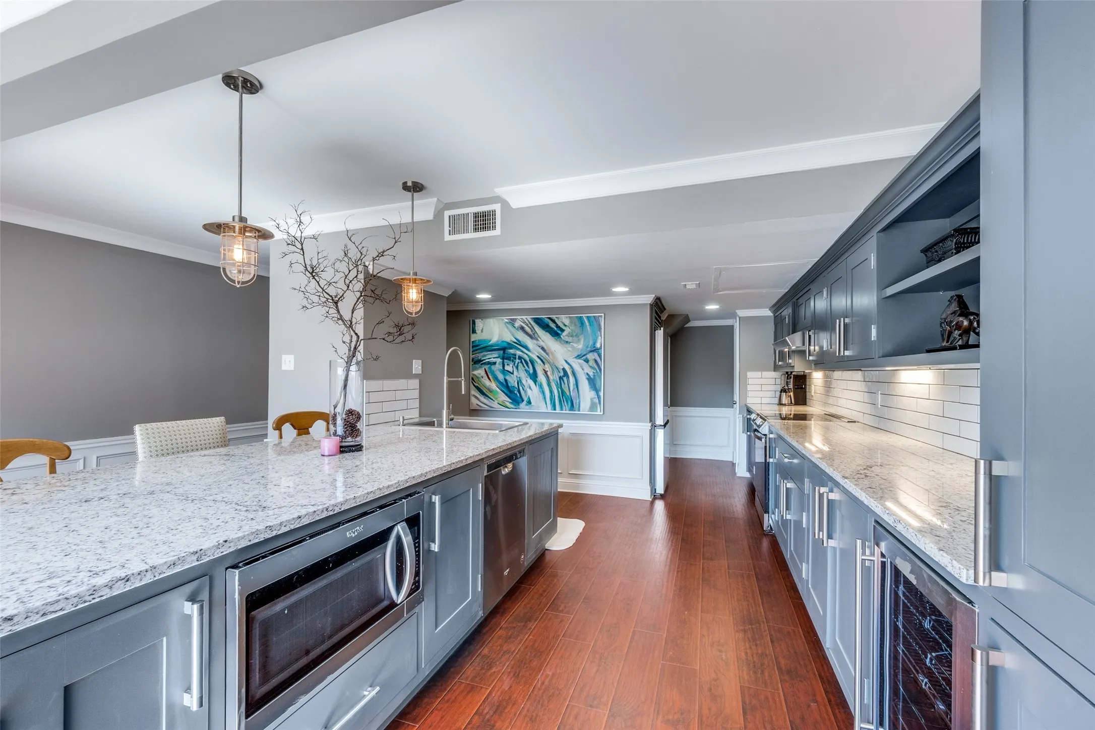 Townhouse For Sale in Dallas County , 6610 Eastridge Drive 114, Dallas, Texas 75231, 2 Bedroom, 3 Bathroom, Garage spaces, 1,496 Sqft, built in 1970, mls#21189008, Real Estate Agent in Dallas, Homes For Sale in Dallas county, Homes For Sale in Dallas, Realtor in Dallas Texas, Real Estate Brokerage Independent Realty Texas, Luminita Cordes Realtor