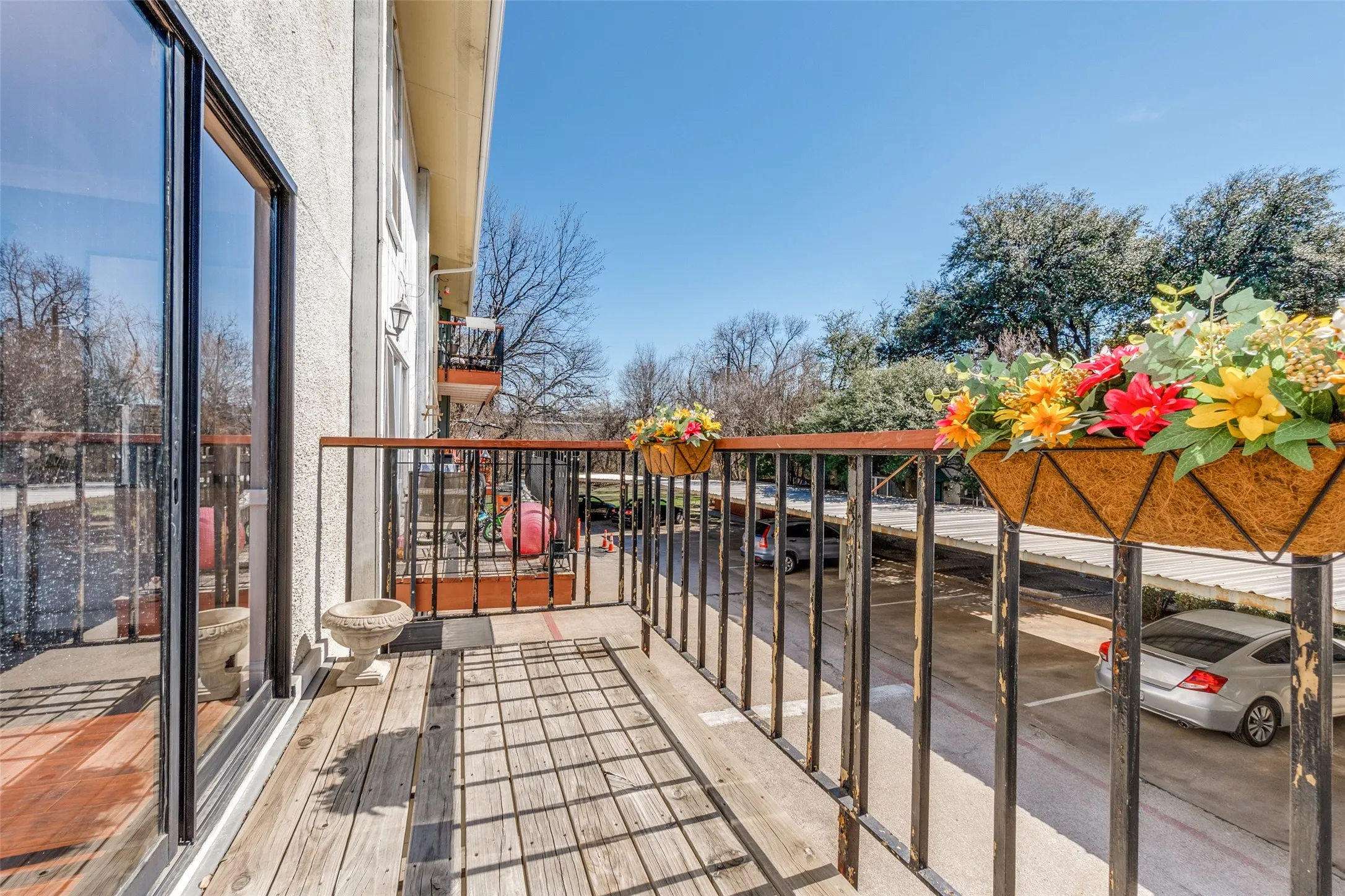 Townhouse For Sale in Dallas County , 6610 Eastridge Drive 114, Dallas, Texas 75231, 2 Bedroom, 3 Bathroom, Garage spaces, 1,496 Sqft, built in 1970, mls#21189008, Real Estate Agent in Dallas, Homes For Sale in Dallas county, Homes For Sale in Dallas, Realtor in Dallas Texas, Real Estate Brokerage Independent Realty Texas, Luminita Cordes Realtor