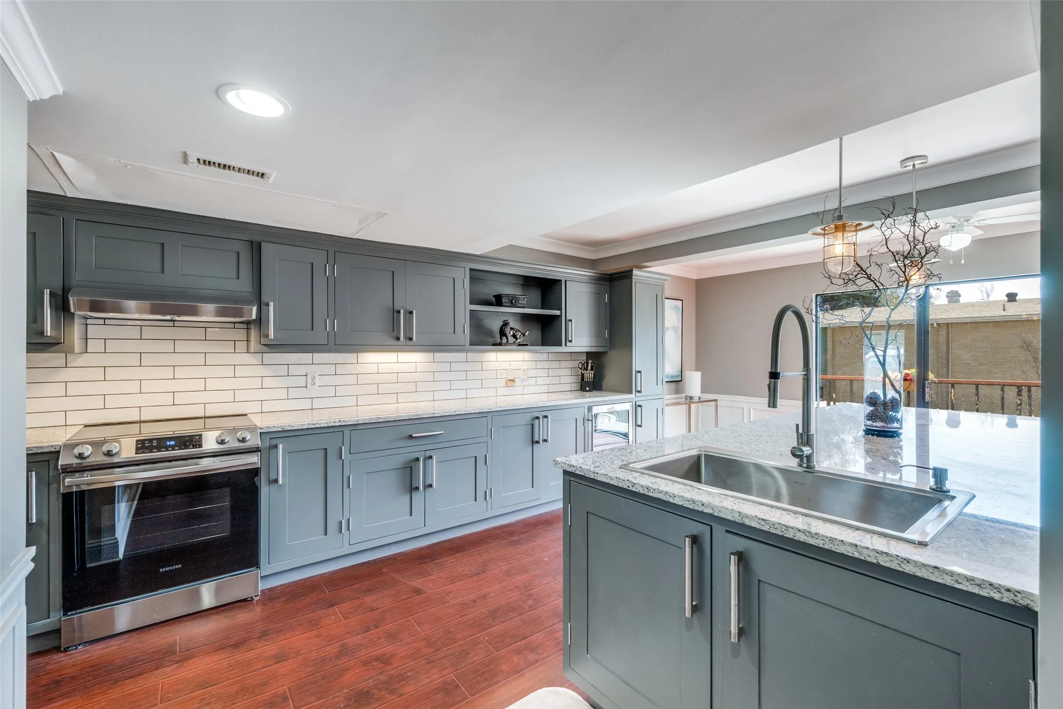 Townhouse For Sale in Dallas County , 6610 Eastridge Drive 114, Dallas, Texas 75231, 2 Bedroom, 3 Bathroom, Garage spaces, 1,496 Sqft, built in 1970, mls#21189008, Real Estate Agent in Dallas, Homes For Sale in Dallas county, Homes For Sale in Dallas, Realtor in Dallas Texas, Real Estate Brokerage Independent Realty Texas, Luminita Cordes Realtor