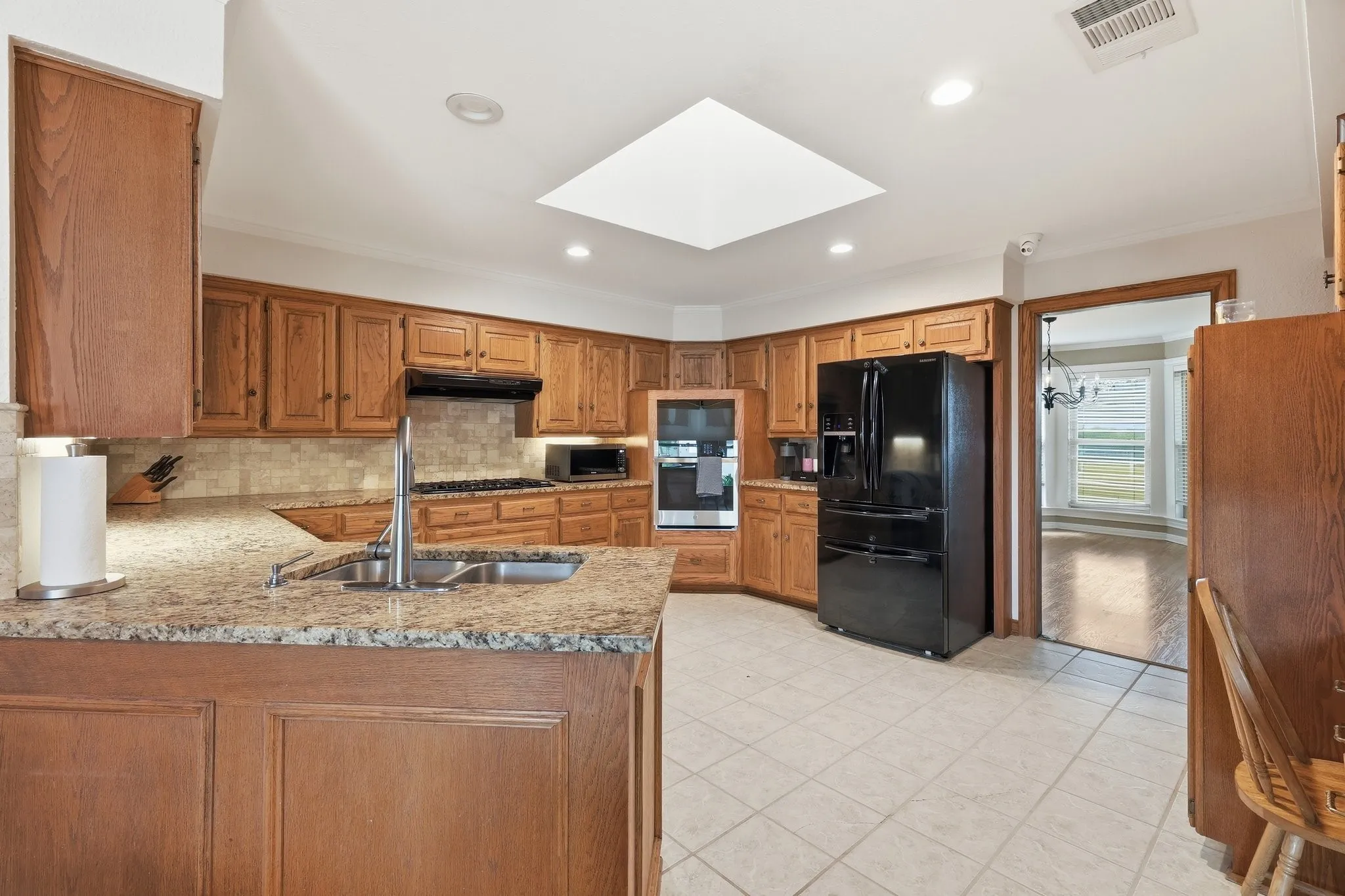 Single Family Residence For Sale in Denton County , 11303 Southwind Place, Krum, Texas 76249, 4 Bedroom, 3 Bathroom, 2 Garage spaces, 2,640 Sqft, built in 1987, mls#21188960, Real Estate Agent in Krum, Homes For Sale in Denton county, Homes For Sale in Krum, Realtor in Krum Texas, Real Estate Brokerage Independent Realty Texas, Luminita Cordes Realtor