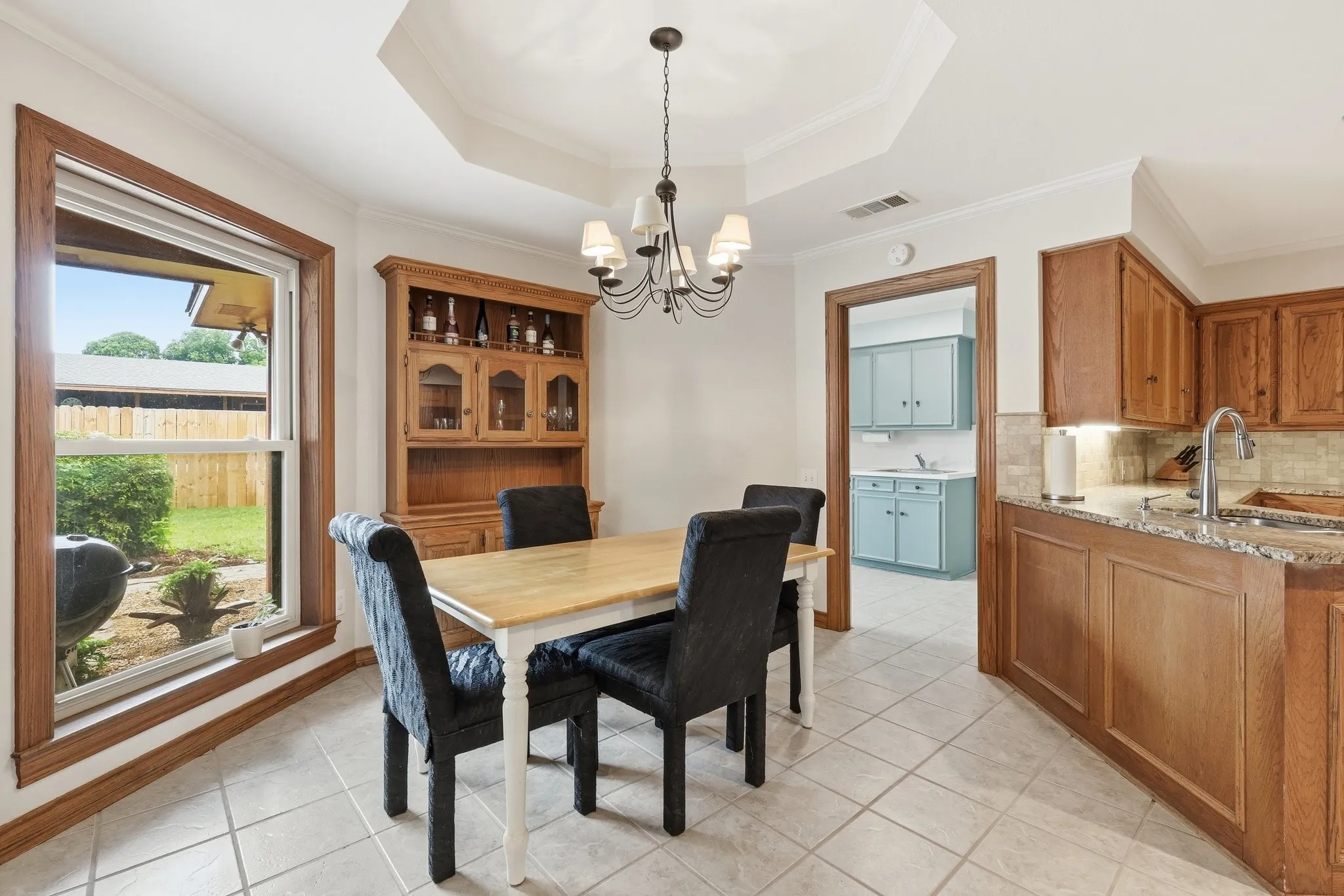 Single Family Residence For Sale in Denton County , 11303 Southwind Place, Krum, Texas 76249, 4 Bedroom, 3 Bathroom, 2 Garage spaces, 2,640 Sqft, built in 1987, mls#21188960, Real Estate Agent in Krum, Homes For Sale in Denton county, Homes For Sale in Krum, Realtor in Krum Texas, Real Estate Brokerage Independent Realty Texas, Luminita Cordes Realtor
