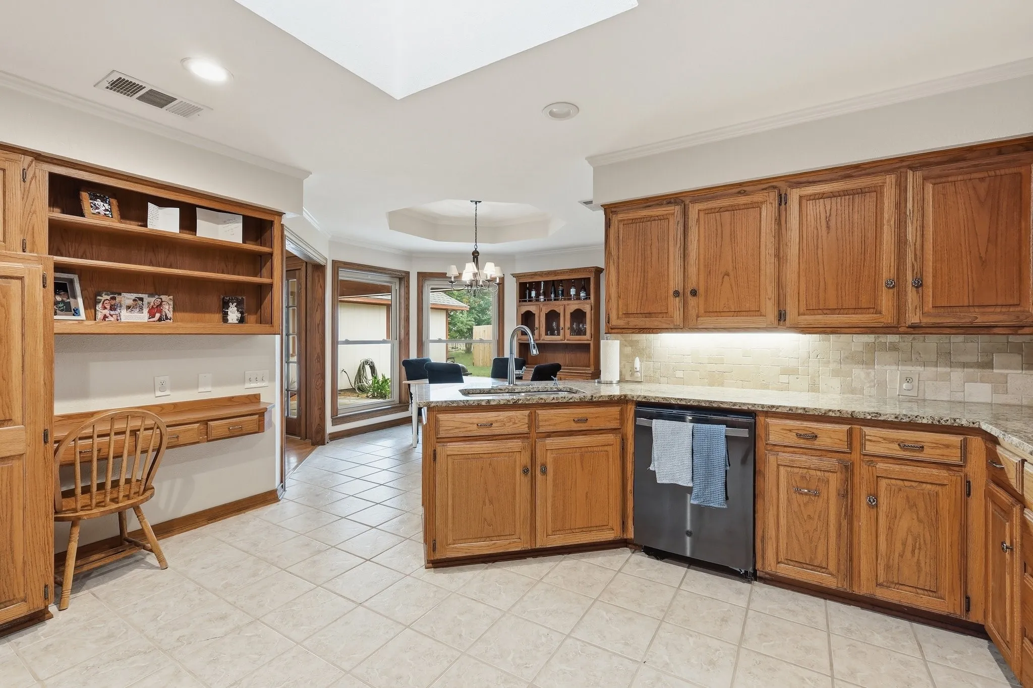 Single Family Residence For Sale in Denton County , 11303 Southwind Place, Krum, Texas 76249, 4 Bedroom, 3 Bathroom, 2 Garage spaces, 2,640 Sqft, built in 1987, mls#21188960, Real Estate Agent in Krum, Homes For Sale in Denton county, Homes For Sale in Krum, Realtor in Krum Texas, Real Estate Brokerage Independent Realty Texas, Luminita Cordes Realtor