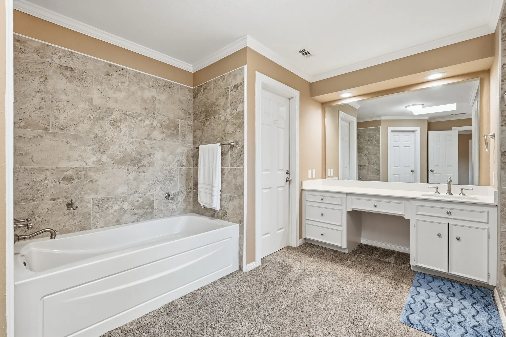 Single Family Residence For Sale in Denton County , 11303 Southwind Place, Krum, Texas 76249, 4 Bedroom, 3 Bathroom, 2 Garage spaces, 2,640 Sqft, built in 1987, mls#21188960, Real Estate Agent in Krum, Homes For Sale in Denton county, Homes For Sale in Krum, Realtor in Krum Texas, Real Estate Brokerage Independent Realty Texas, Luminita Cordes Realtor