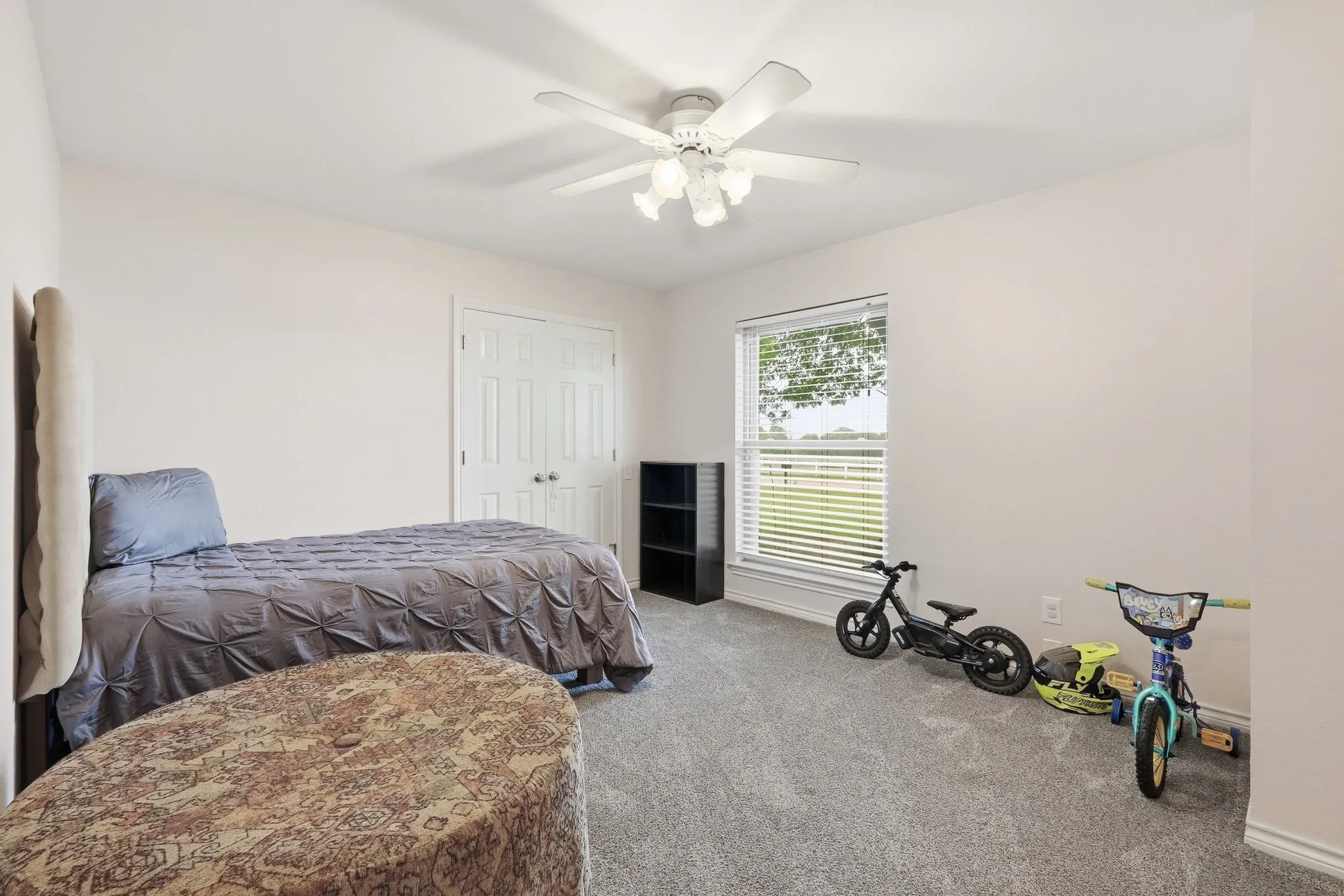 Single Family Residence For Sale in Denton County , 11303 Southwind Place, Krum, Texas 76249, 4 Bedroom, 3 Bathroom, 2 Garage spaces, 2,640 Sqft, built in 1987, mls#21188960, Real Estate Agent in Krum, Homes For Sale in Denton county, Homes For Sale in Krum, Realtor in Krum Texas, Real Estate Brokerage Independent Realty Texas, Luminita Cordes Realtor