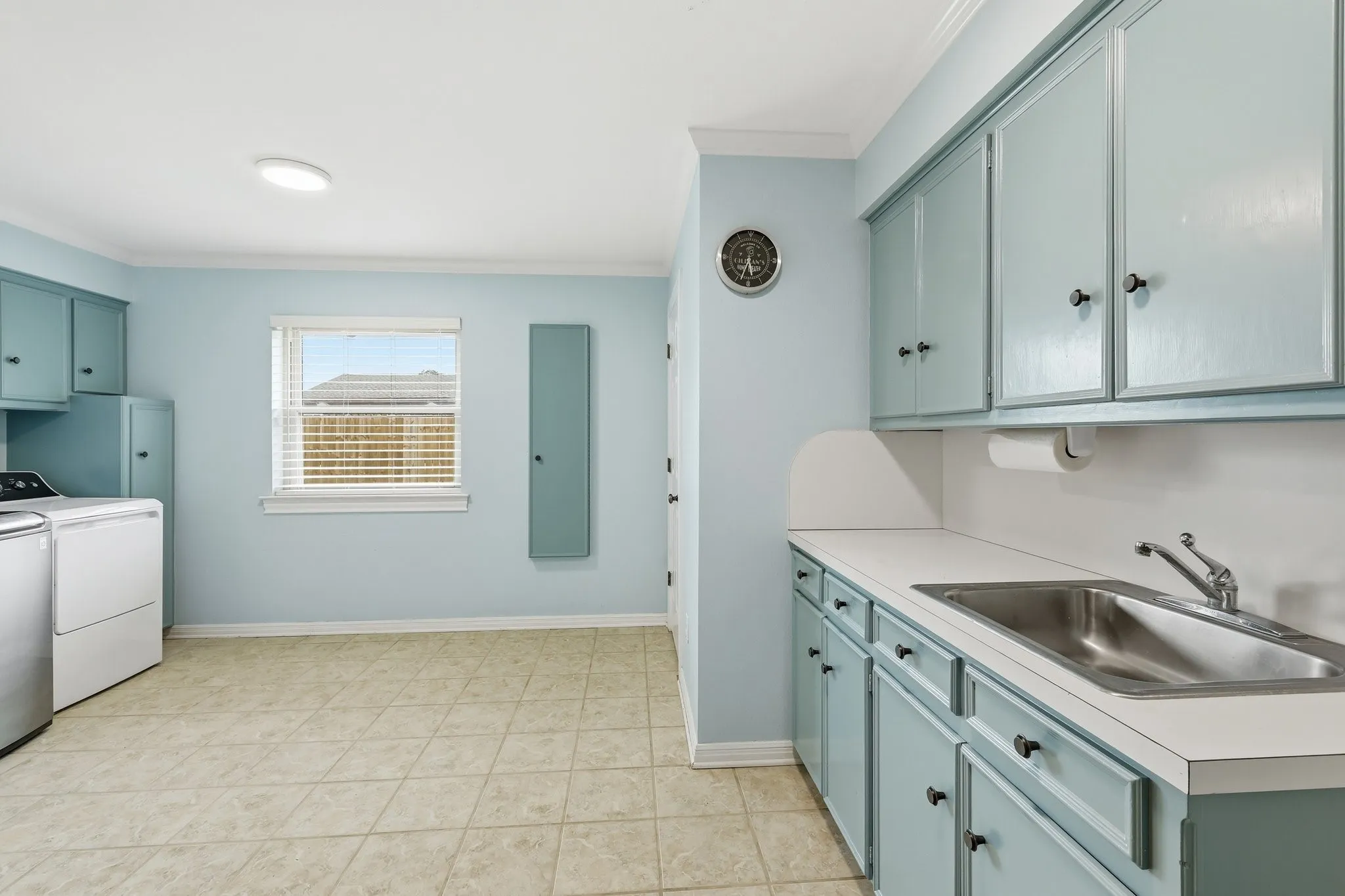 Single Family Residence For Sale in Denton County , 11303 Southwind Place, Krum, Texas 76249, 4 Bedroom, 3 Bathroom, 2 Garage spaces, 2,640 Sqft, built in 1987, mls#21188960, Real Estate Agent in Krum, Homes For Sale in Denton county, Homes For Sale in Krum, Realtor in Krum Texas, Real Estate Brokerage Independent Realty Texas, Luminita Cordes Realtor