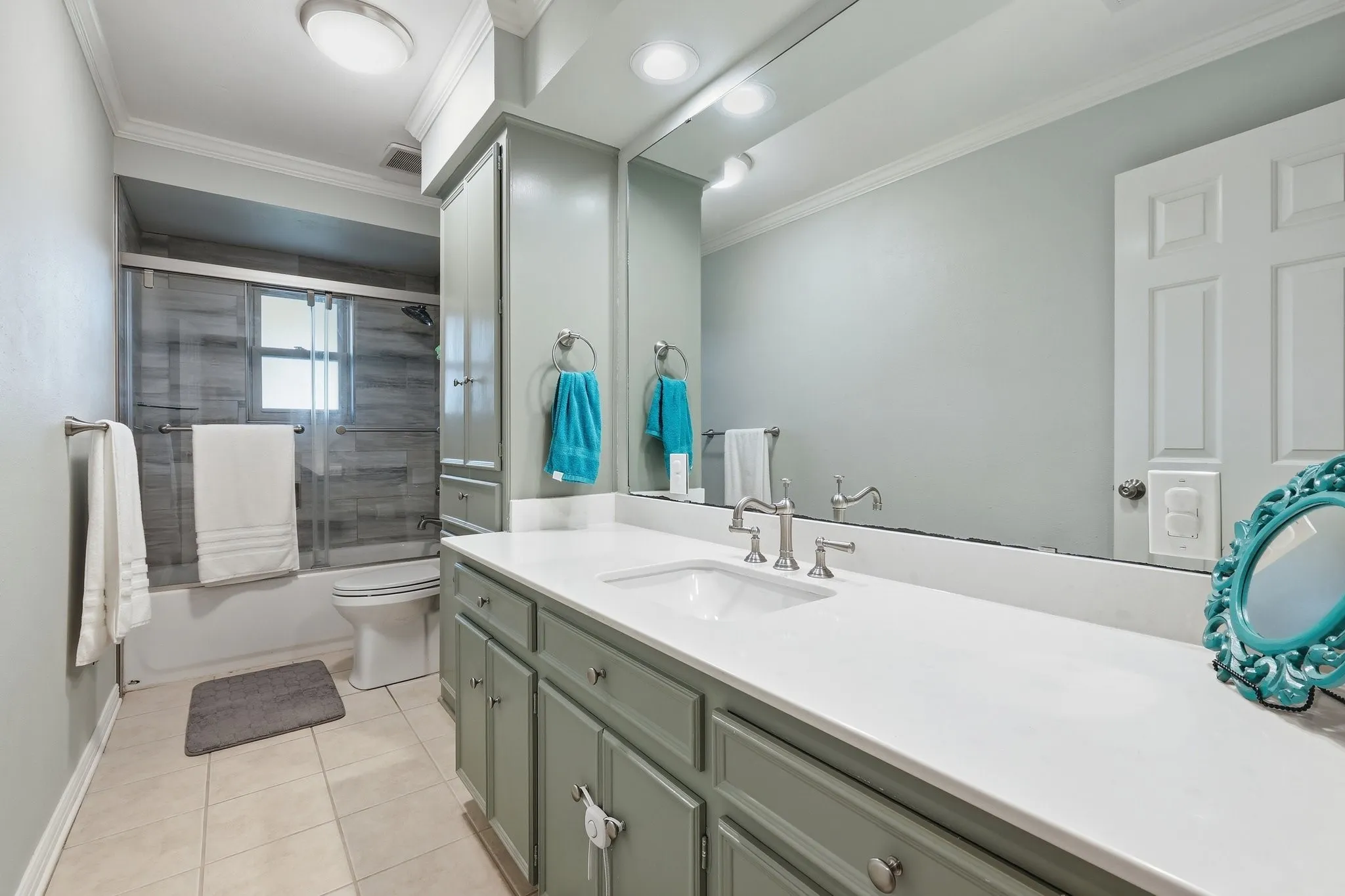 Single Family Residence For Sale in Denton County , 11303 Southwind Place, Krum, Texas 76249, 4 Bedroom, 3 Bathroom, 2 Garage spaces, 2,640 Sqft, built in 1987, mls#21188960, Real Estate Agent in Krum, Homes For Sale in Denton county, Homes For Sale in Krum, Realtor in Krum Texas, Real Estate Brokerage Independent Realty Texas, Luminita Cordes Realtor