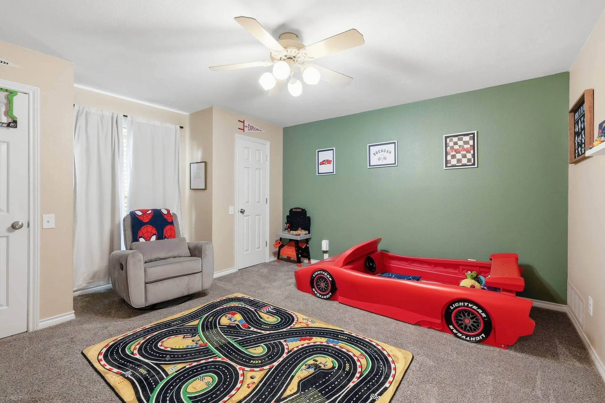 Single Family Residence For Sale in Denton County , 11303 Southwind Place, Krum, Texas 76249, 4 Bedroom, 3 Bathroom, 2 Garage spaces, 2,640 Sqft, built in 1987, mls#21188960, Real Estate Agent in Krum, Homes For Sale in Denton county, Homes For Sale in Krum, Realtor in Krum Texas, Real Estate Brokerage Independent Realty Texas, Luminita Cordes Realtor