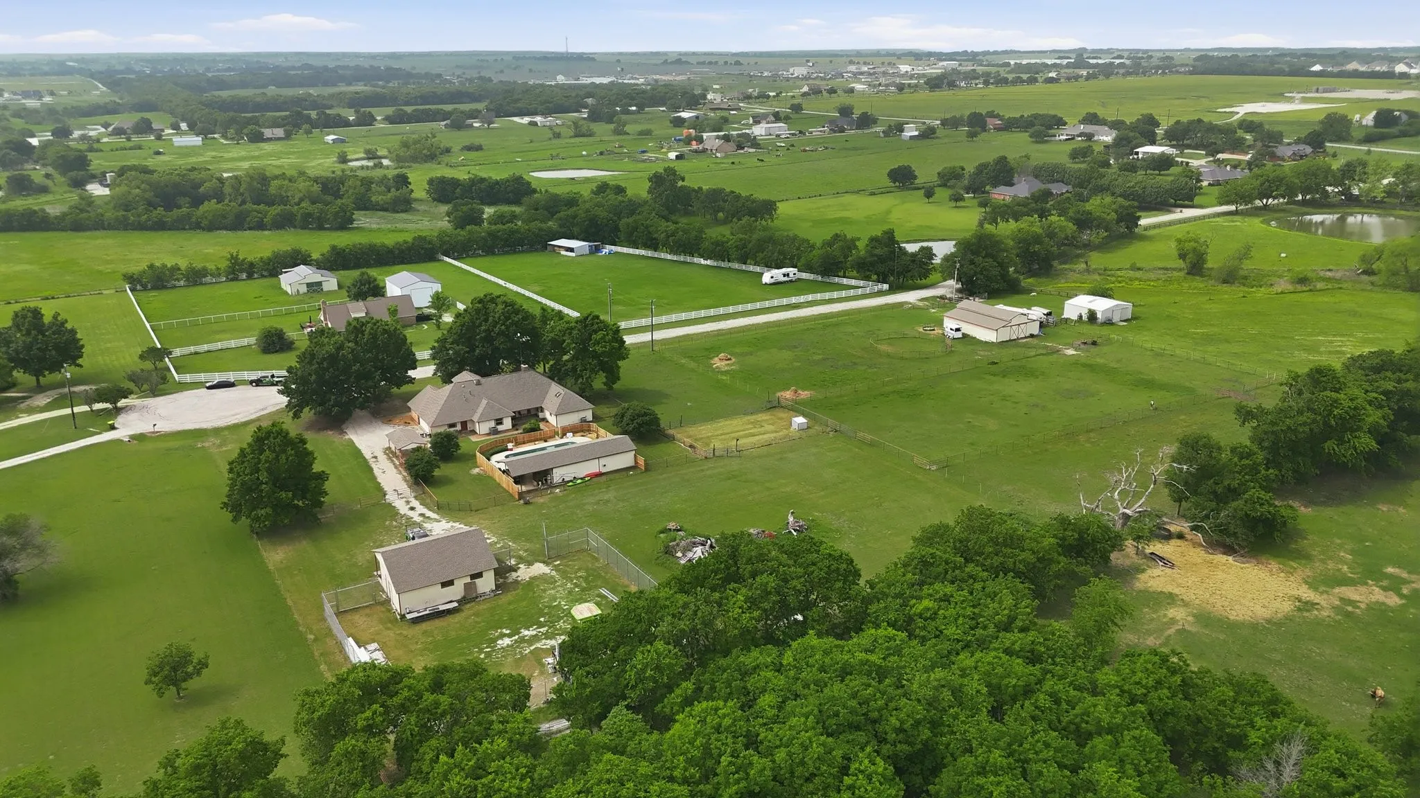 Single Family Residence For Sale in Denton County , 11303 Southwind Place, Krum, Texas 76249, 4 Bedroom, 3 Bathroom, 2 Garage spaces, 2,640 Sqft, built in 1987, mls#21188960, Real Estate Agent in Krum, Homes For Sale in Denton county, Homes For Sale in Krum, Realtor in Krum Texas, Real Estate Brokerage Independent Realty Texas, Luminita Cordes Realtor
