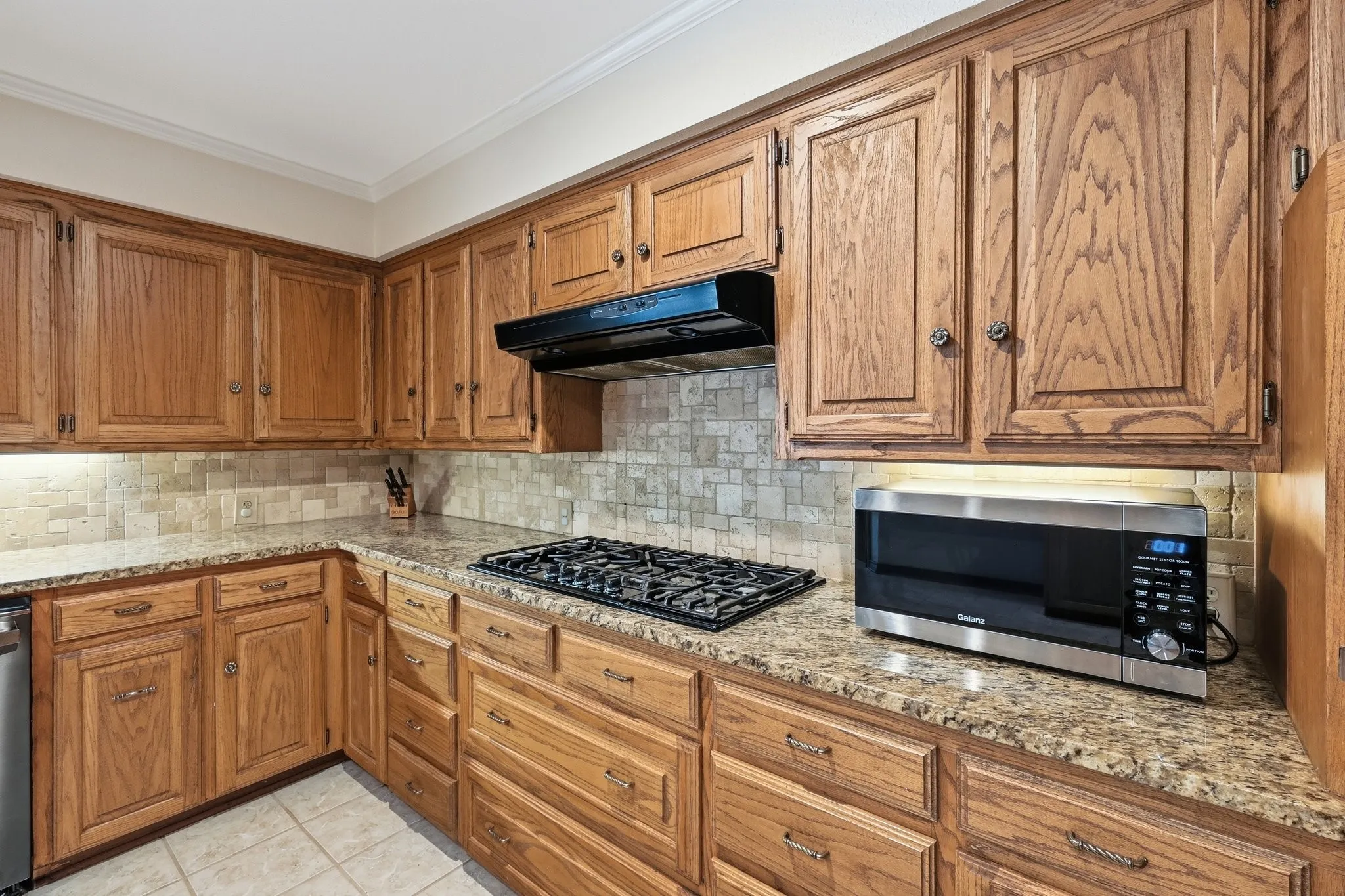 Single Family Residence For Sale in Denton County , 11303 Southwind Place, Krum, Texas 76249, 4 Bedroom, 3 Bathroom, 2 Garage spaces, 2,640 Sqft, built in 1987, mls#21188960, Real Estate Agent in Krum, Homes For Sale in Denton county, Homes For Sale in Krum, Realtor in Krum Texas, Real Estate Brokerage Independent Realty Texas, Luminita Cordes Realtor