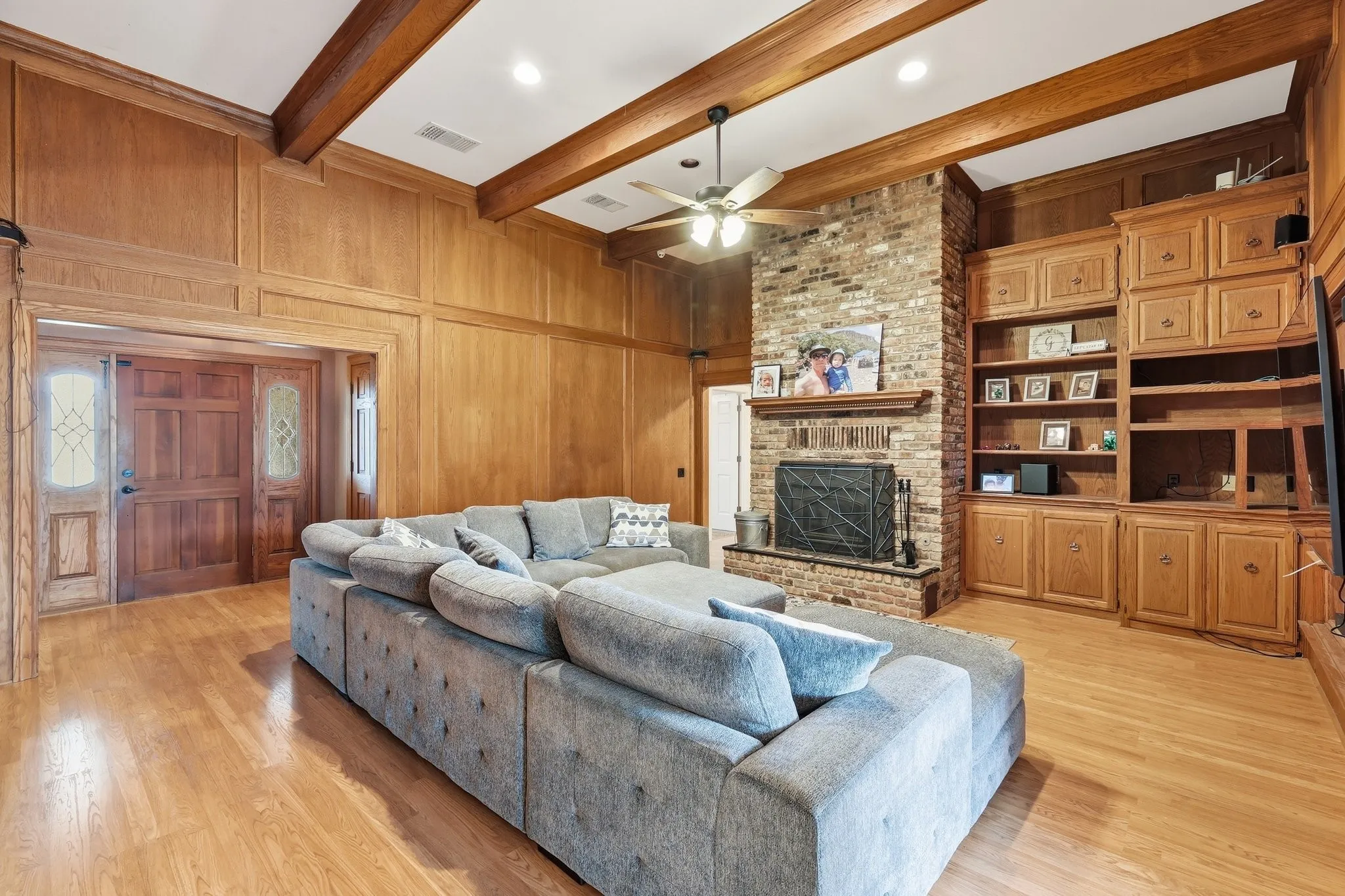 Single Family Residence For Sale in Denton County , 11303 Southwind Place, Krum, Texas 76249, 4 Bedroom, 3 Bathroom, 2 Garage spaces, 2,640 Sqft, built in 1987, mls#21188960, Real Estate Agent in Krum, Homes For Sale in Denton county, Homes For Sale in Krum, Realtor in Krum Texas, Real Estate Brokerage Independent Realty Texas, Luminita Cordes Realtor