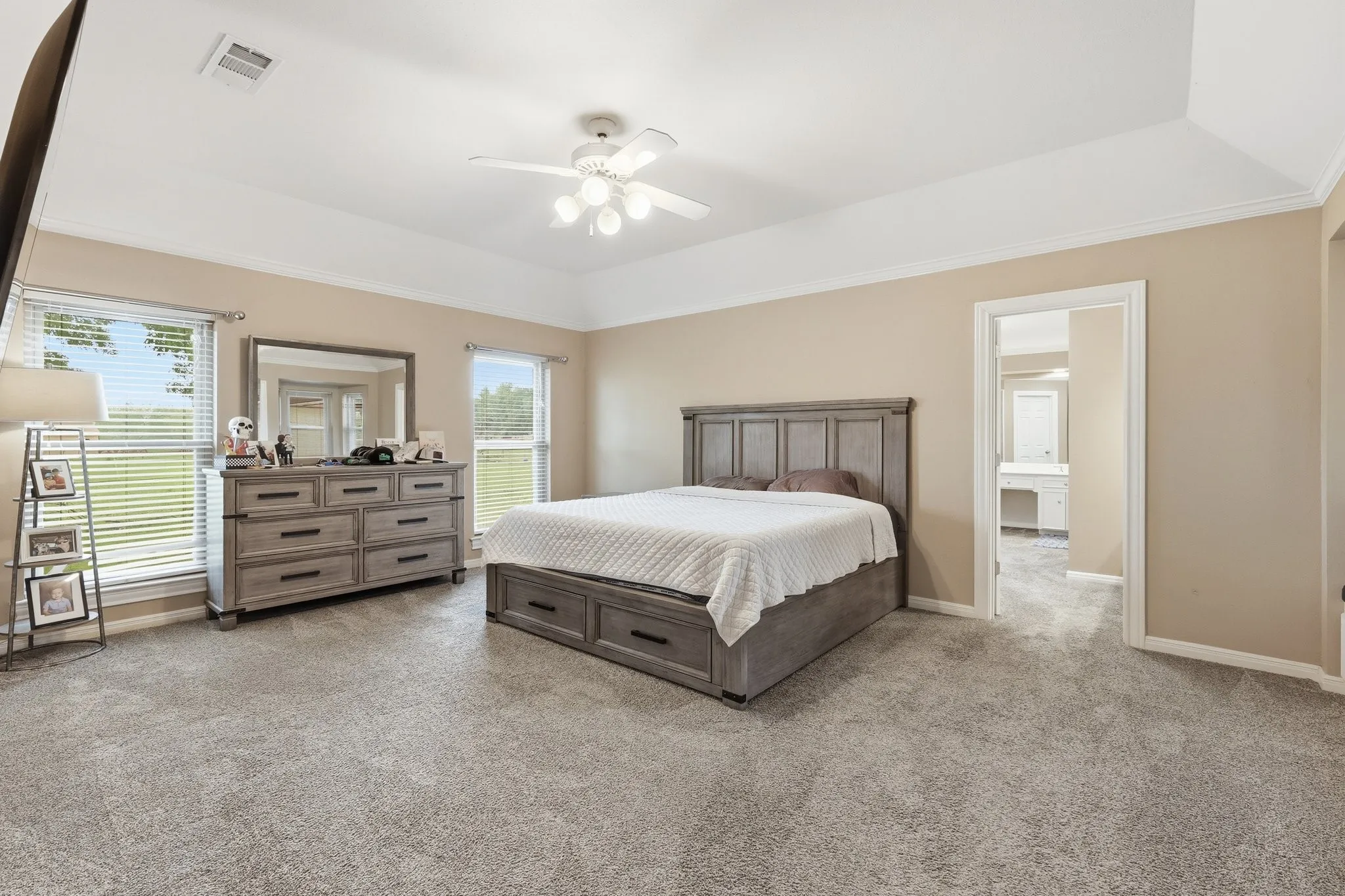 Single Family Residence For Sale in Denton County , 11303 Southwind Place, Krum, Texas 76249, 4 Bedroom, 3 Bathroom, 2 Garage spaces, 2,640 Sqft, built in 1987, mls#21188960, Real Estate Agent in Krum, Homes For Sale in Denton county, Homes For Sale in Krum, Realtor in Krum Texas, Real Estate Brokerage Independent Realty Texas, Luminita Cordes Realtor
