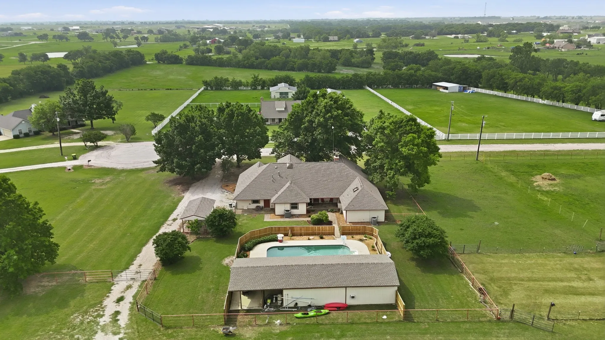 Single Family Residence For Sale in Denton County , 11303 Southwind Place, Krum, Texas 76249, 4 Bedroom, 3 Bathroom, 2 Garage spaces, 2,640 Sqft, built in 1987, mls#21188960, Real Estate Agent in Krum, Homes For Sale in Denton county, Homes For Sale in Krum, Realtor in Krum Texas, Real Estate Brokerage Independent Realty Texas, Luminita Cordes Realtor