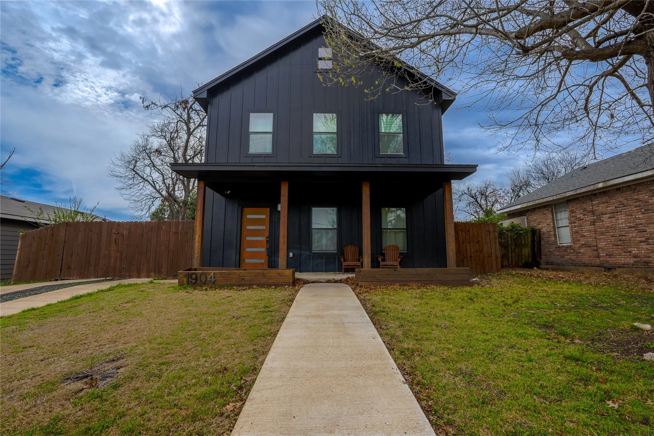 Single Family Residence For Sale in Mc Lennan County , 1904 N 17th, Waco, Texas 76707, 3 Bedroom, 3 Bathroom, Garage spaces, 1,404 Sqft, built in 2021, Price $279,900, mls#21188877, Real Estate Agent in Waco, Homes For Sale in Mc Lennan county, Homes For Sale in Waco, Realtor in Waco Texas, Real Estate Brokerage Independent Realty Texas, Luminita Cordes Realtor