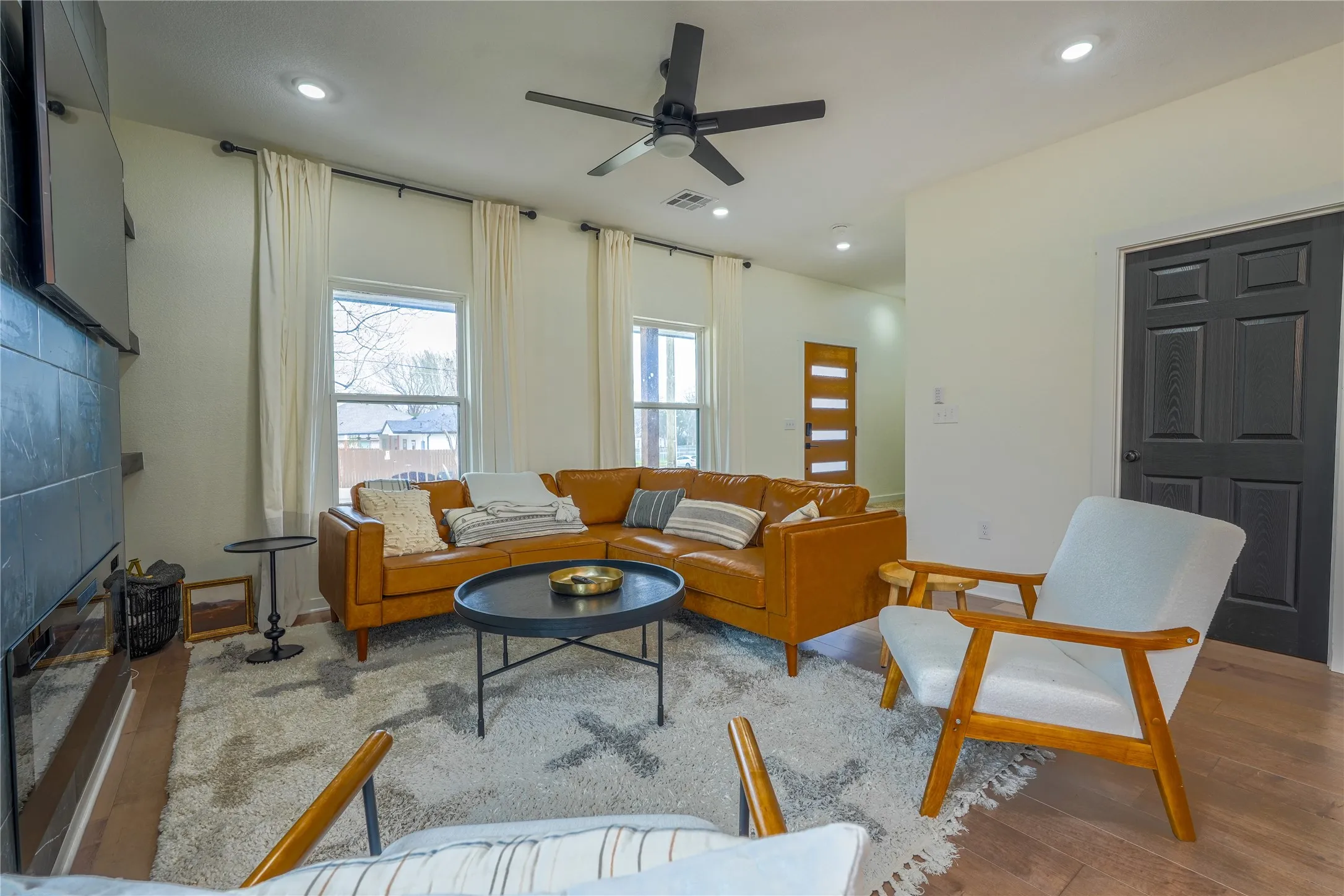 Single Family Residence For Sale in Mc Lennan County , 1904 N 17th, Waco, Texas 76707, 3 Bedroom, 3 Bathroom, Garage spaces, 1,404 Sqft, built in 2021, Price $279,900, mls#21188877, Real Estate Agent in Waco, Homes For Sale in Mc Lennan county, Homes For Sale in Waco, Realtor in Waco Texas, Real Estate Brokerage Independent Realty Texas, Luminita Cordes Realtor