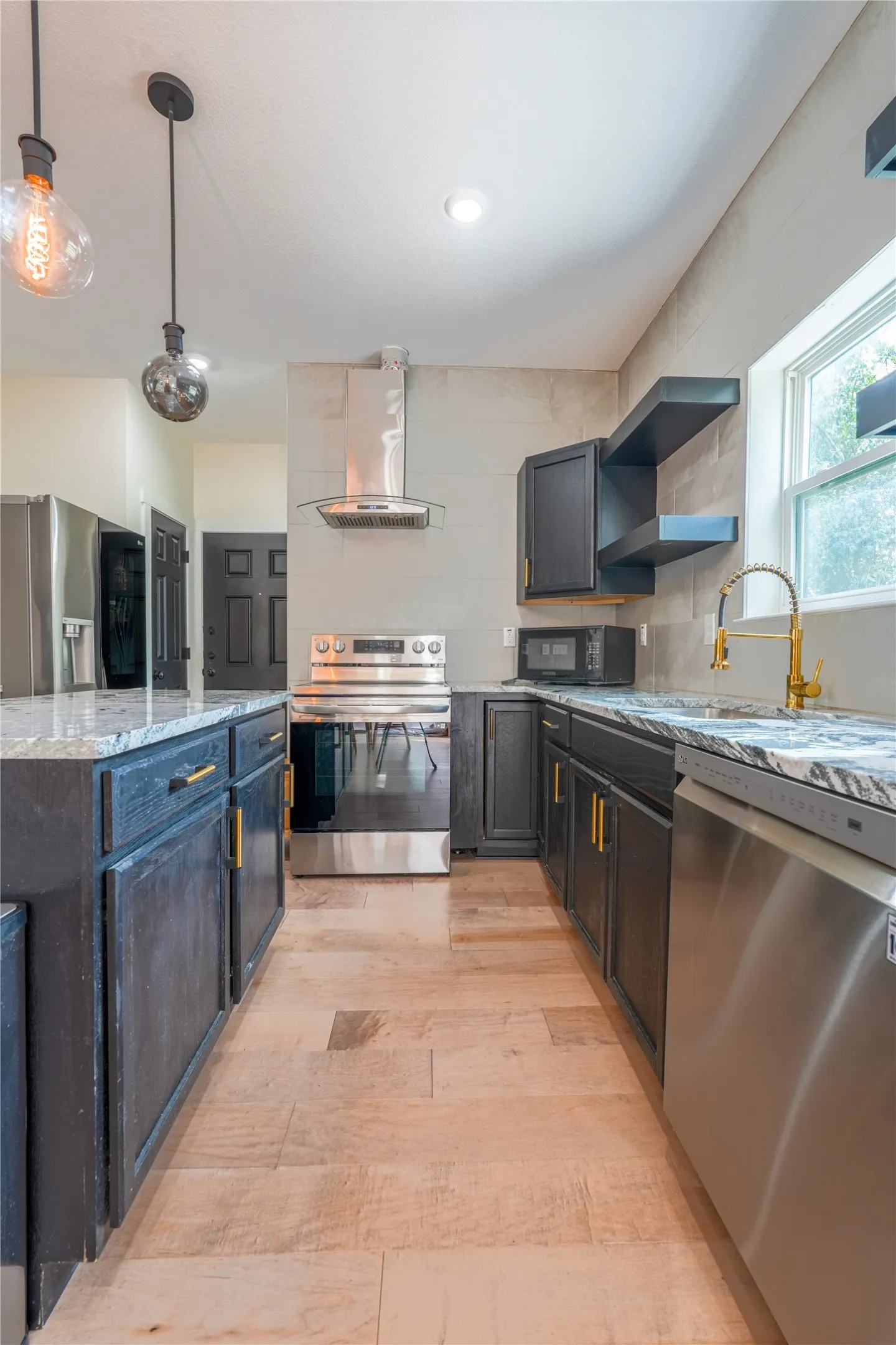 Single Family Residence For Sale in Mc Lennan County , 1904 N 17th, Waco, Texas 76707, 3 Bedroom, 3 Bathroom, Garage spaces, 1,404 Sqft, built in 2021, Price $279,900, mls#21188877, Real Estate Agent in Waco, Homes For Sale in Mc Lennan county, Homes For Sale in Waco, Realtor in Waco Texas, Real Estate Brokerage Independent Realty Texas, Luminita Cordes Realtor