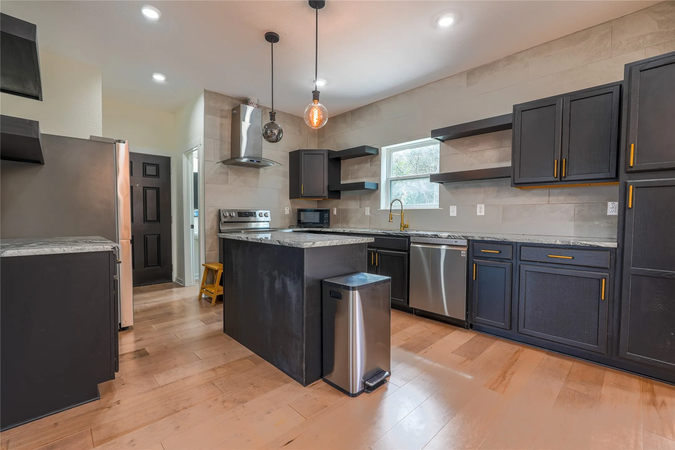 Single Family Residence For Sale in Mc Lennan County , 1904 N 17th, Waco, Texas 76707, 3 Bedroom, 3 Bathroom, Garage spaces, 1,404 Sqft, built in 2021, Price $279,900, mls#21188877, Real Estate Agent in Waco, Homes For Sale in Mc Lennan county, Homes For Sale in Waco, Realtor in Waco Texas, Real Estate Brokerage Independent Realty Texas, Luminita Cordes Realtor