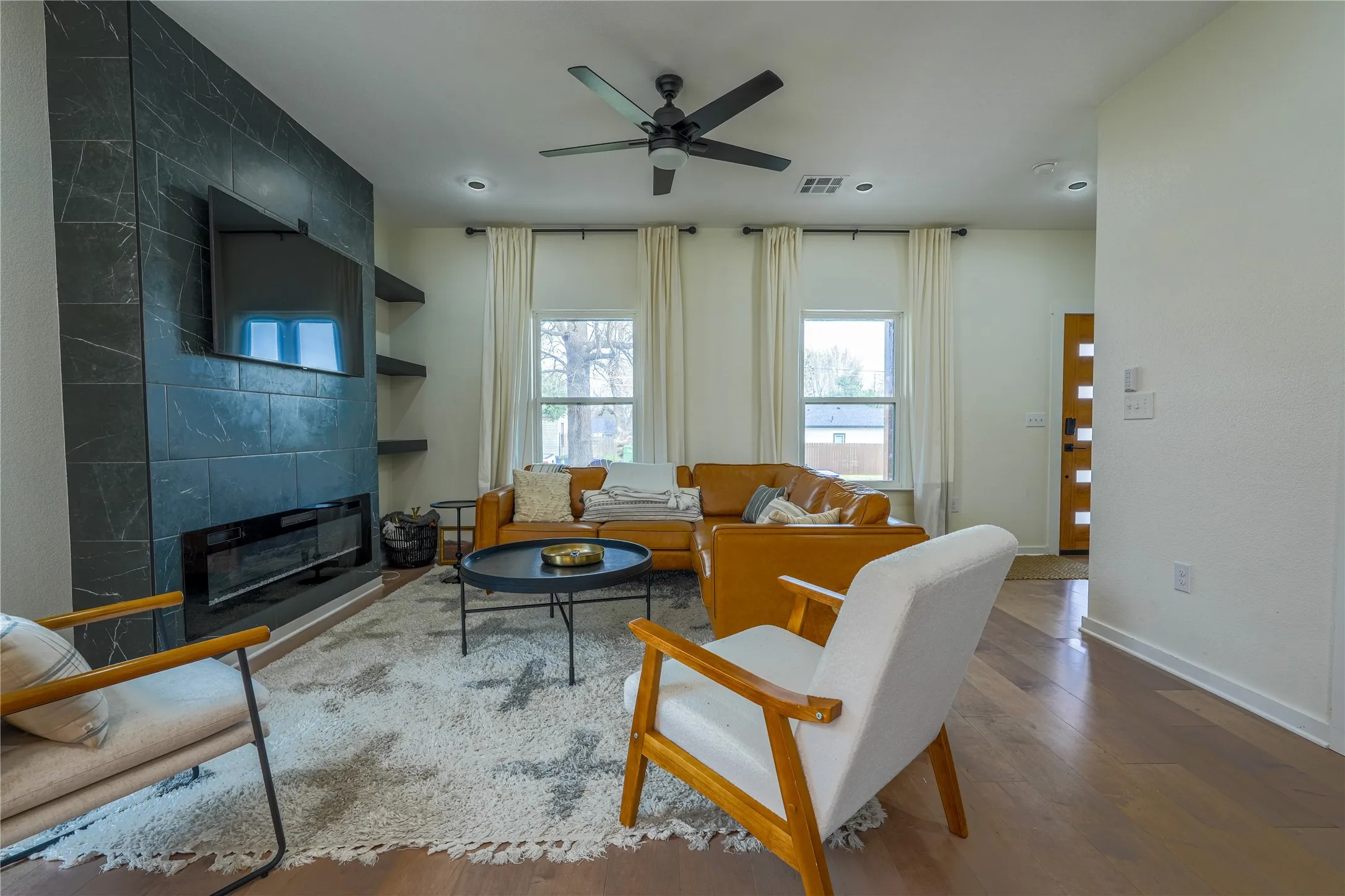 Single Family Residence For Sale in Mc Lennan County , 1904 N 17th, Waco, Texas 76707, 3 Bedroom, 3 Bathroom, Garage spaces, 1,404 Sqft, built in 2021, Price $279,900, mls#21188877, Real Estate Agent in Waco, Homes For Sale in Mc Lennan county, Homes For Sale in Waco, Realtor in Waco Texas, Real Estate Brokerage Independent Realty Texas, Luminita Cordes Realtor