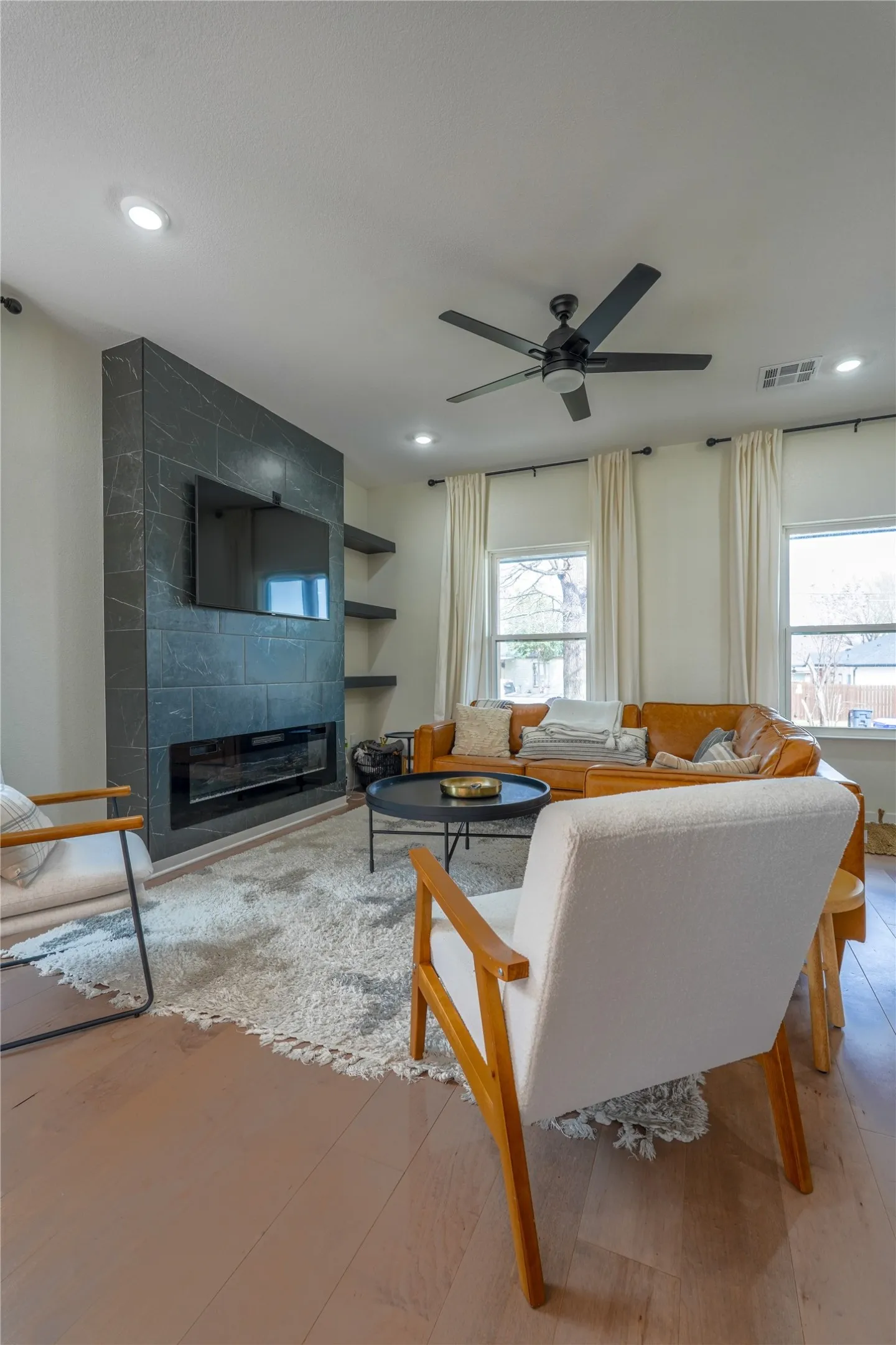 Single Family Residence For Sale in Mc Lennan County , 1904 N 17th, Waco, Texas 76707, 3 Bedroom, 3 Bathroom, Garage spaces, 1,404 Sqft, built in 2021, Price $279,900, mls#21188877, Real Estate Agent in Waco, Homes For Sale in Mc Lennan county, Homes For Sale in Waco, Realtor in Waco Texas, Real Estate Brokerage Independent Realty Texas, Luminita Cordes Realtor