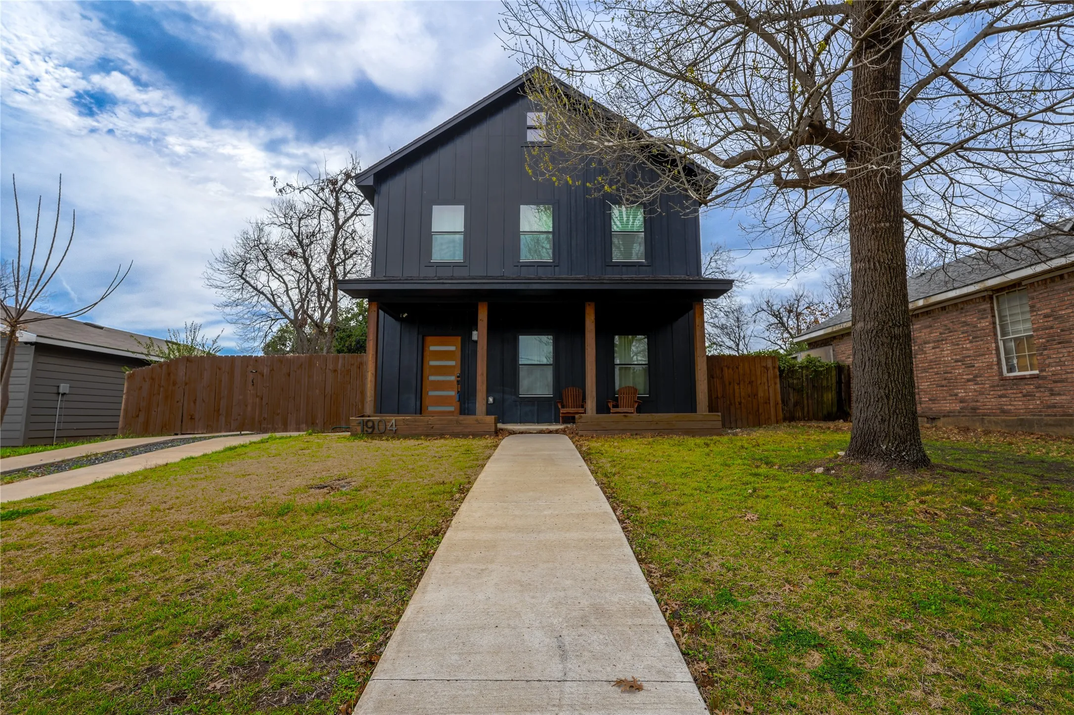 Single Family Residence For Sale in Mc Lennan County , 1904 N 17th, Waco, Texas 76707, 3 Bedroom, 3 Bathroom, Garage spaces, 1,404 Sqft, built in 2021, Price $279,900, mls#21188877, Real Estate Agent in Waco, Homes For Sale in Mc Lennan county, Homes For Sale in Waco, Realtor in Waco Texas, Real Estate Brokerage Independent Realty Texas, Luminita Cordes Realtor