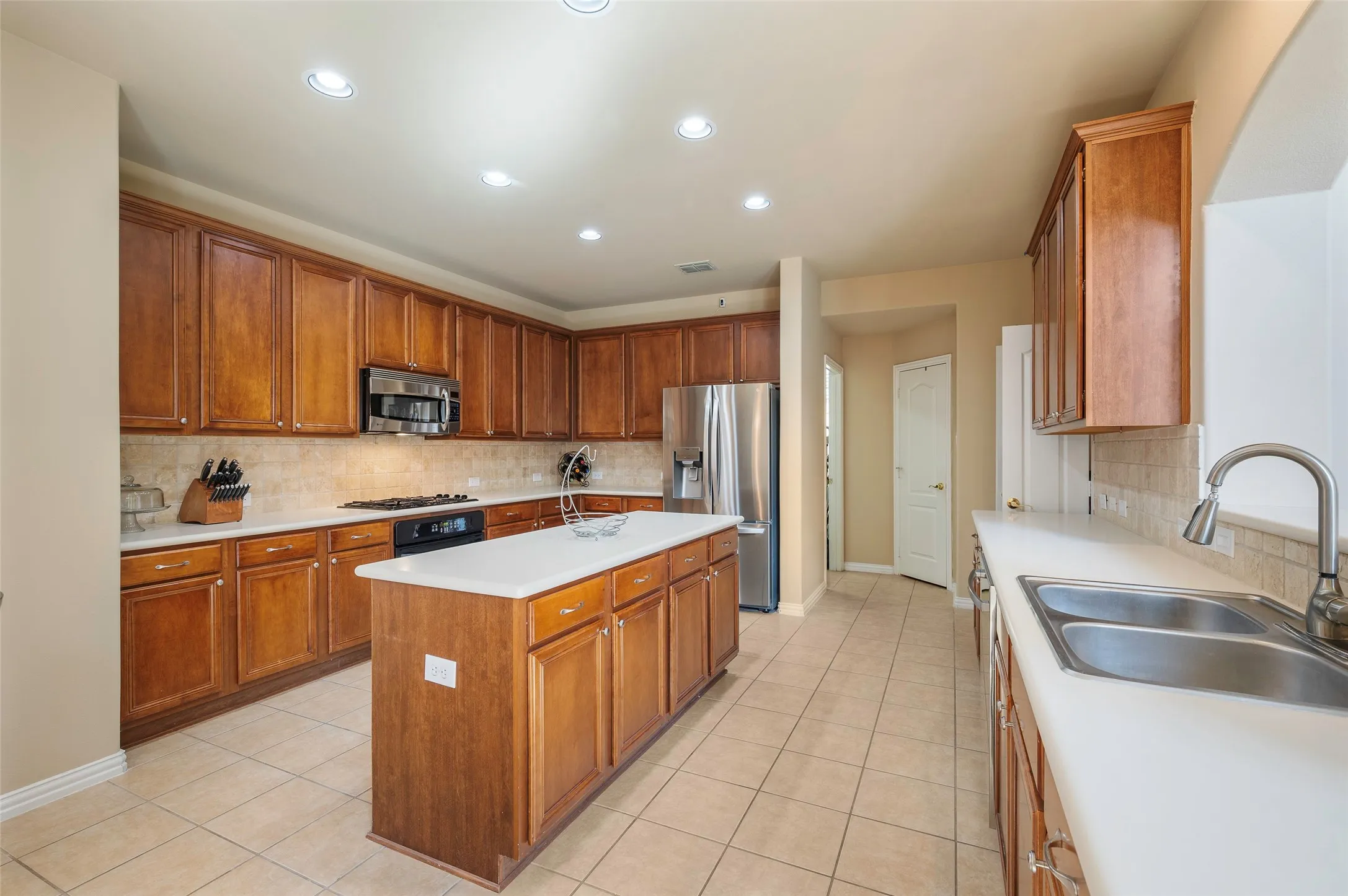 Single Family Residence For Sale in Collin County , 5771 Aylworth Drive, Frisco, Texas 75035, 4 Bedroom, 4 Bathroom, 2 Garage spaces, 3,674 Sqft, built in 2003, mls#21187640, Real Estate Agent in Frisco, Homes For Sale in Collin county, Homes For Sale in Frisco, Realtor in Frisco Texas, Real Estate Brokerage Independent Realty Texas, Luminita Cordes Realtor