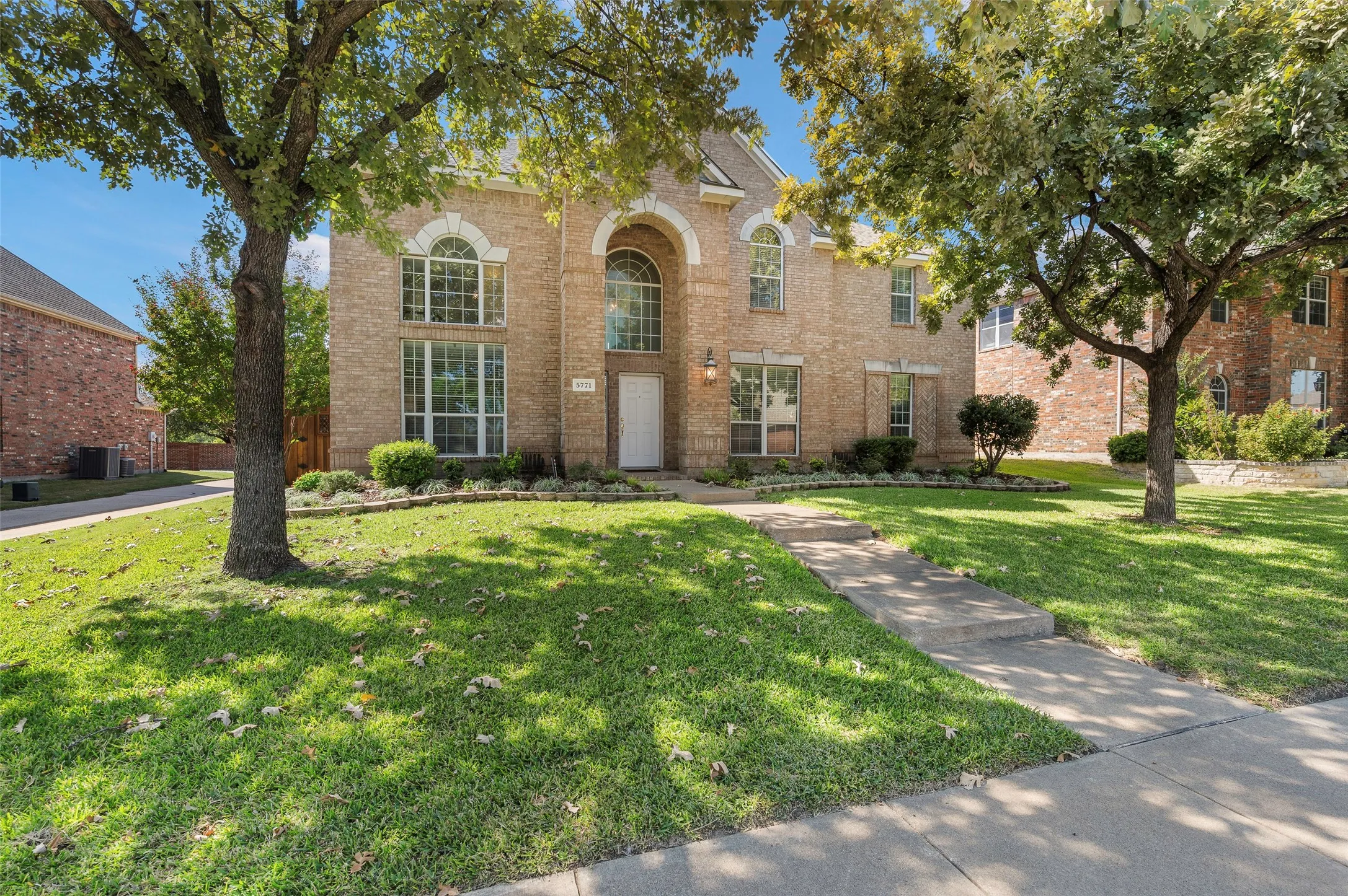 Single Family Residence For Sale in Collin County , 5771 Aylworth Drive, Frisco, Texas 75035, 4 Bedroom, 4 Bathroom, 2 Garage spaces, 3,674 Sqft, built in 2003, mls#21187640, Real Estate Agent in Frisco, Homes For Sale in Collin county, Homes For Sale in Frisco, Realtor in Frisco Texas, Real Estate Brokerage Independent Realty Texas, Luminita Cordes Realtor