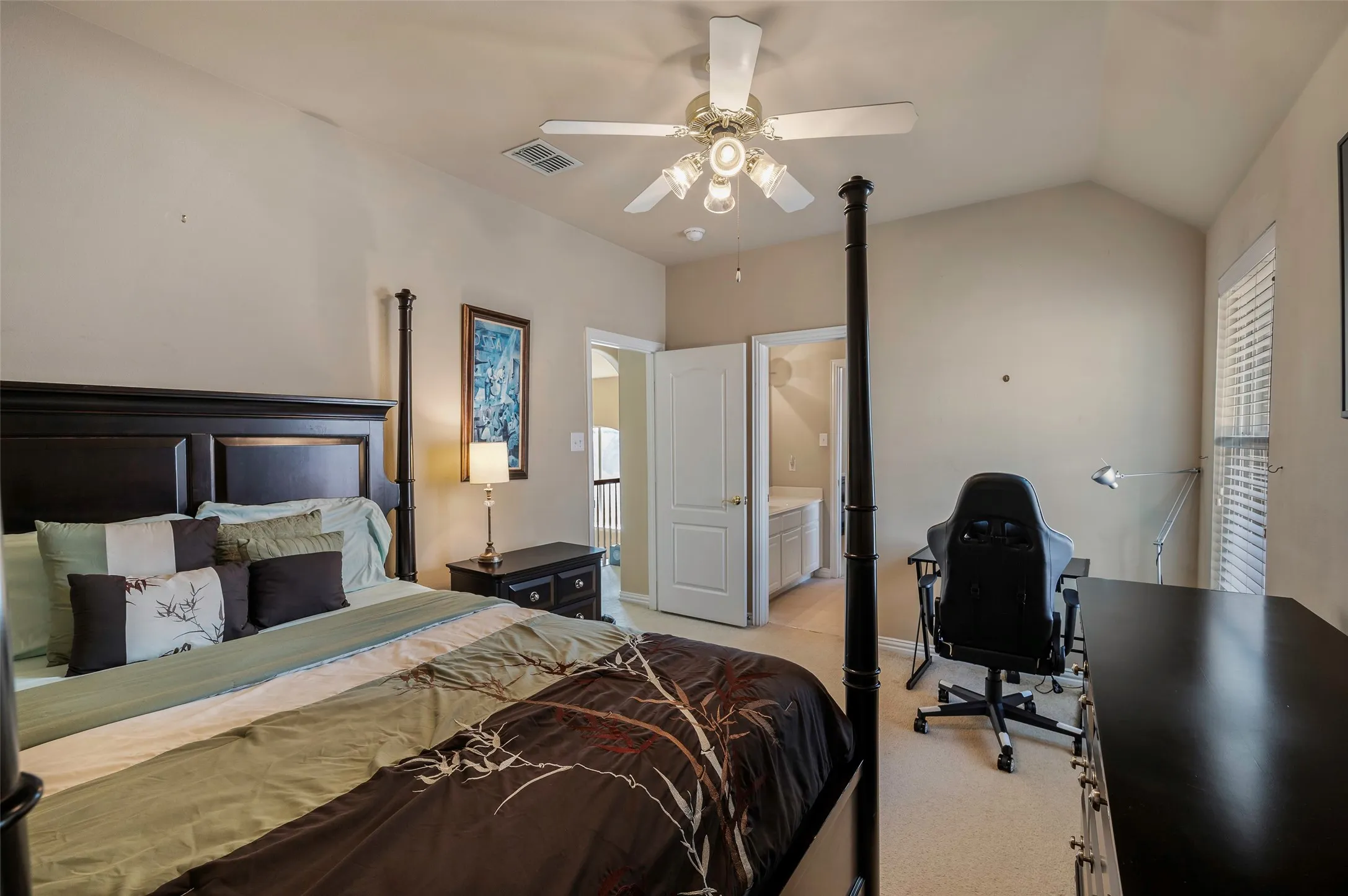 Single Family Residence For Sale in Collin County , 5771 Aylworth Drive, Frisco, Texas 75035, 4 Bedroom, 4 Bathroom, 2 Garage spaces, 3,674 Sqft, built in 2003, mls#21187640, Real Estate Agent in Frisco, Homes For Sale in Collin county, Homes For Sale in Frisco, Realtor in Frisco Texas, Real Estate Brokerage Independent Realty Texas, Luminita Cordes Realtor
