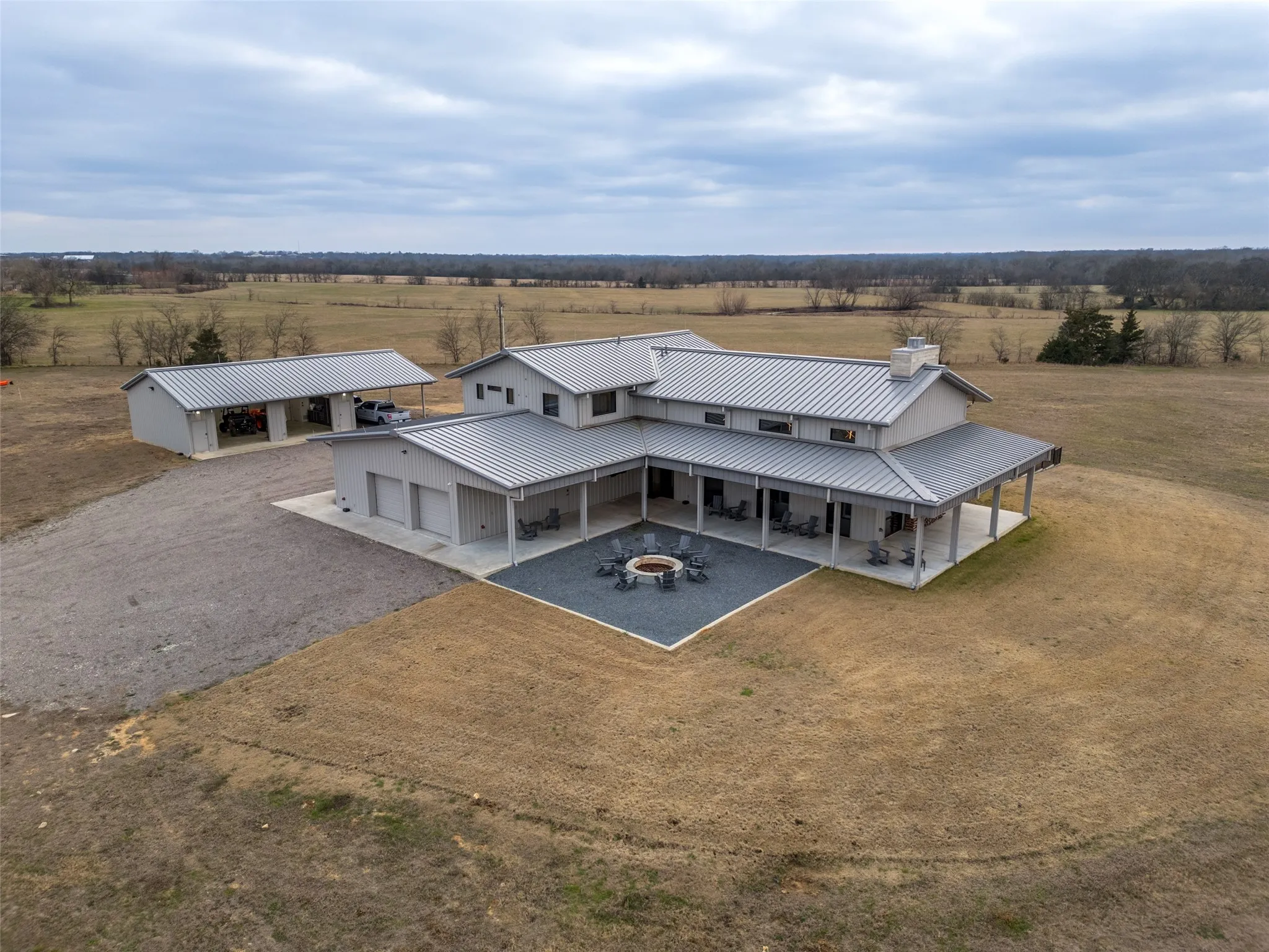 Single Family Residence For Sale in Hopkins County , 3025 Farm Road 900 W, Saltillo, Texas 75478, 3 Bedroom, 4 Bathroom, 2 Garage spaces, 6,528 Sqft, built in 2023, mls#21185155, Real Estate Agent in Saltillo, Homes For Sale in Hopkins county, Homes For Sale in Saltillo, Realtor in Saltillo Texas, Real Estate Brokerage Independent Realty Texas, Luminita Cordes Realtor