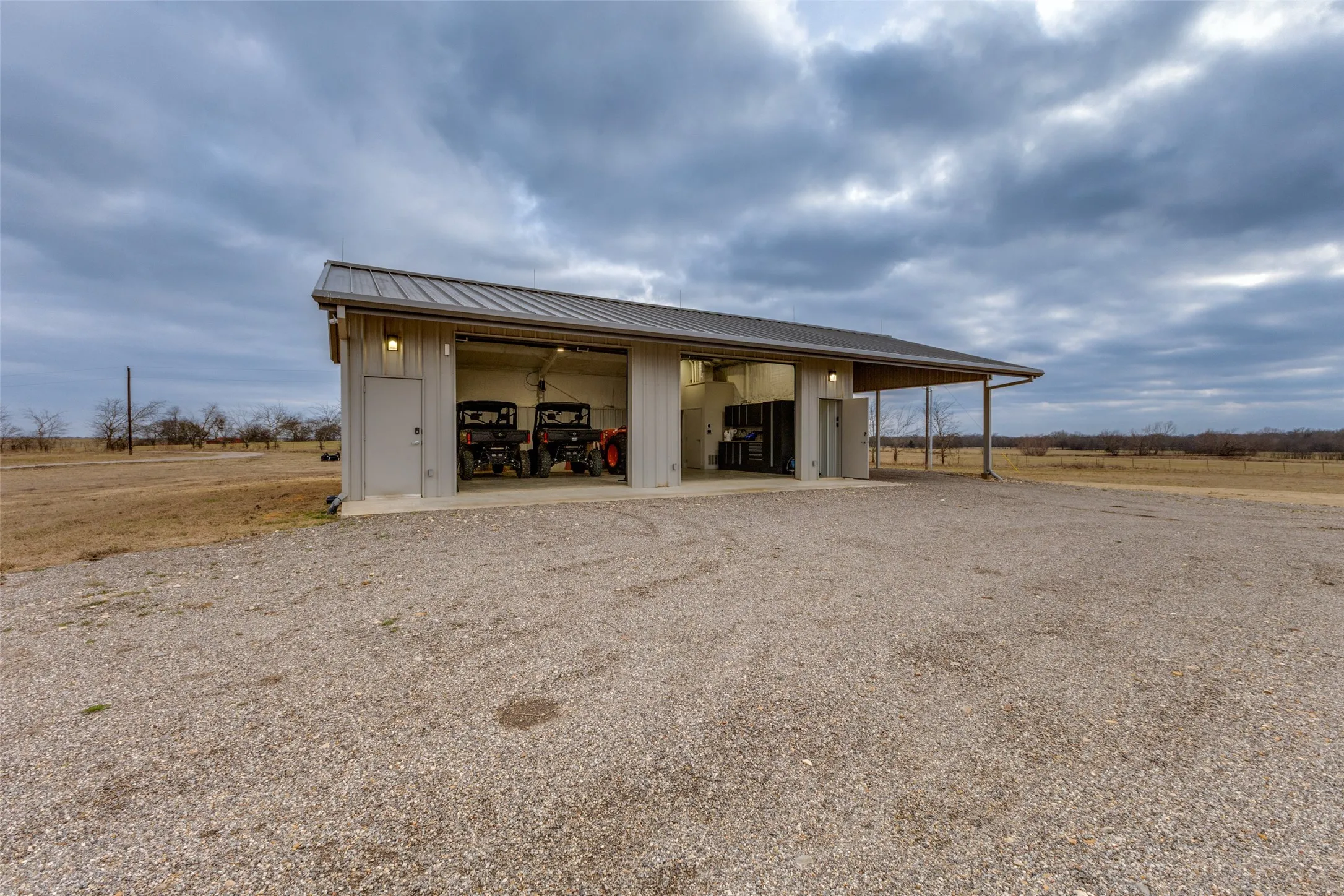 Single Family Residence For Sale in Hopkins County , 3025 Farm Road 900 W, Saltillo, Texas 75478, 3 Bedroom, 4 Bathroom, 2 Garage spaces, 6,528 Sqft, built in 2023, mls#21185155, Real Estate Agent in Saltillo, Homes For Sale in Hopkins county, Homes For Sale in Saltillo, Realtor in Saltillo Texas, Real Estate Brokerage Independent Realty Texas, Luminita Cordes Realtor