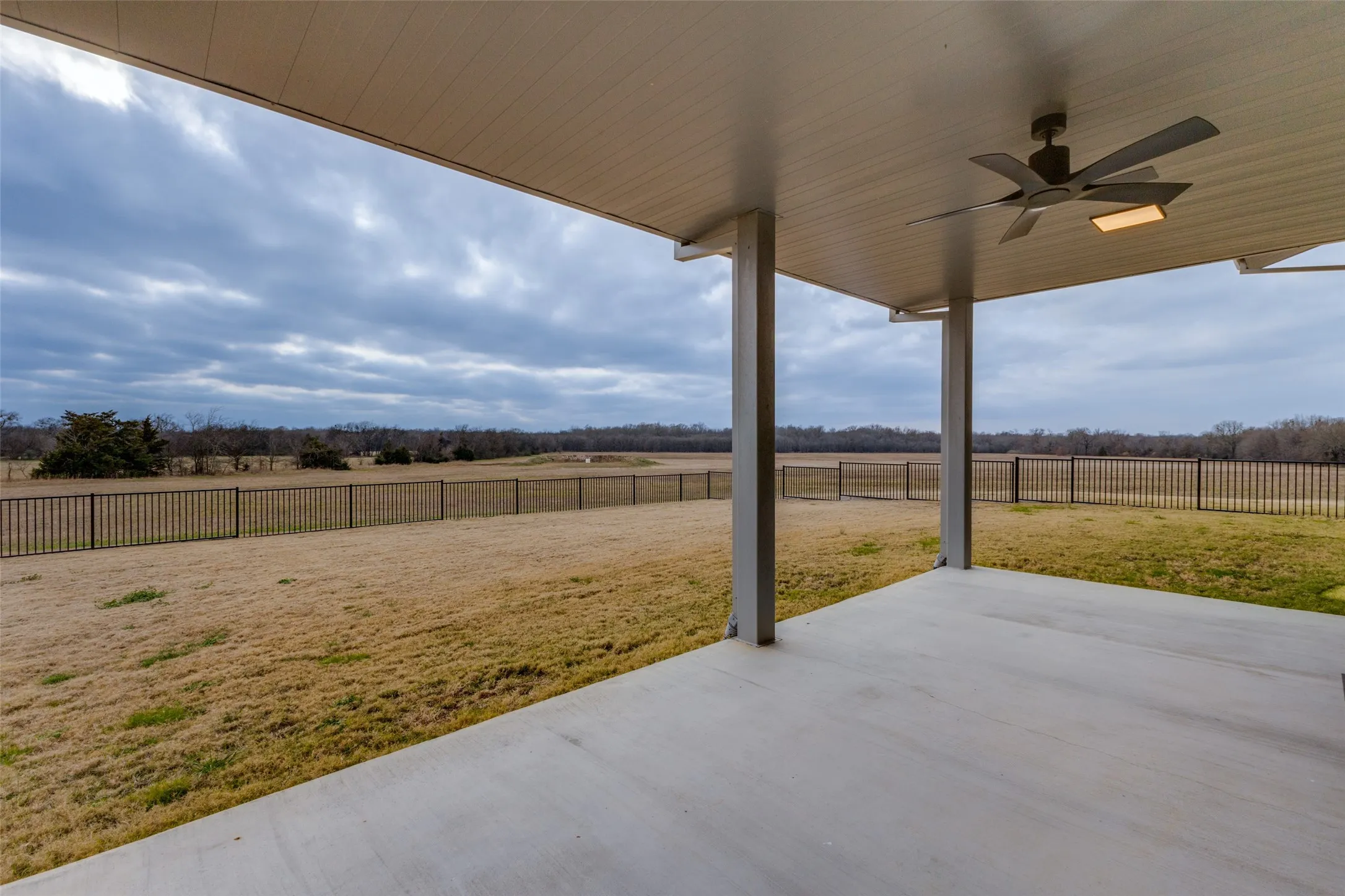 Single Family Residence For Sale in Hopkins County , 3025 Farm Road 900 W, Saltillo, Texas 75478, 3 Bedroom, 4 Bathroom, 2 Garage spaces, 6,528 Sqft, built in 2023, mls#21185155, Real Estate Agent in Saltillo, Homes For Sale in Hopkins county, Homes For Sale in Saltillo, Realtor in Saltillo Texas, Real Estate Brokerage Independent Realty Texas, Luminita Cordes Realtor