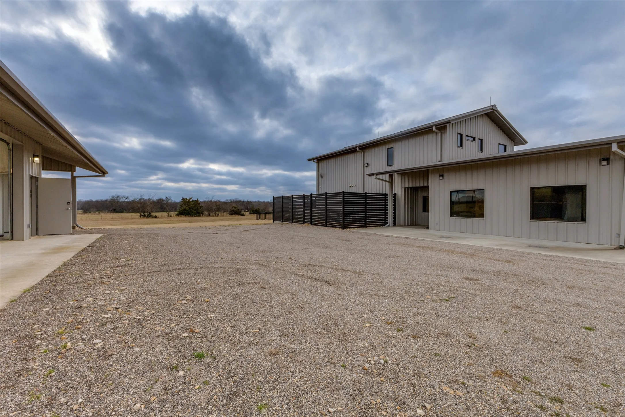 Single Family Residence For Sale in Hopkins County , 3025 Farm Road 900 W, Saltillo, Texas 75478, 3 Bedroom, 4 Bathroom, 2 Garage spaces, 6,528 Sqft, built in 2023, mls#21185155, Real Estate Agent in Saltillo, Homes For Sale in Hopkins county, Homes For Sale in Saltillo, Realtor in Saltillo Texas, Real Estate Brokerage Independent Realty Texas, Luminita Cordes Realtor