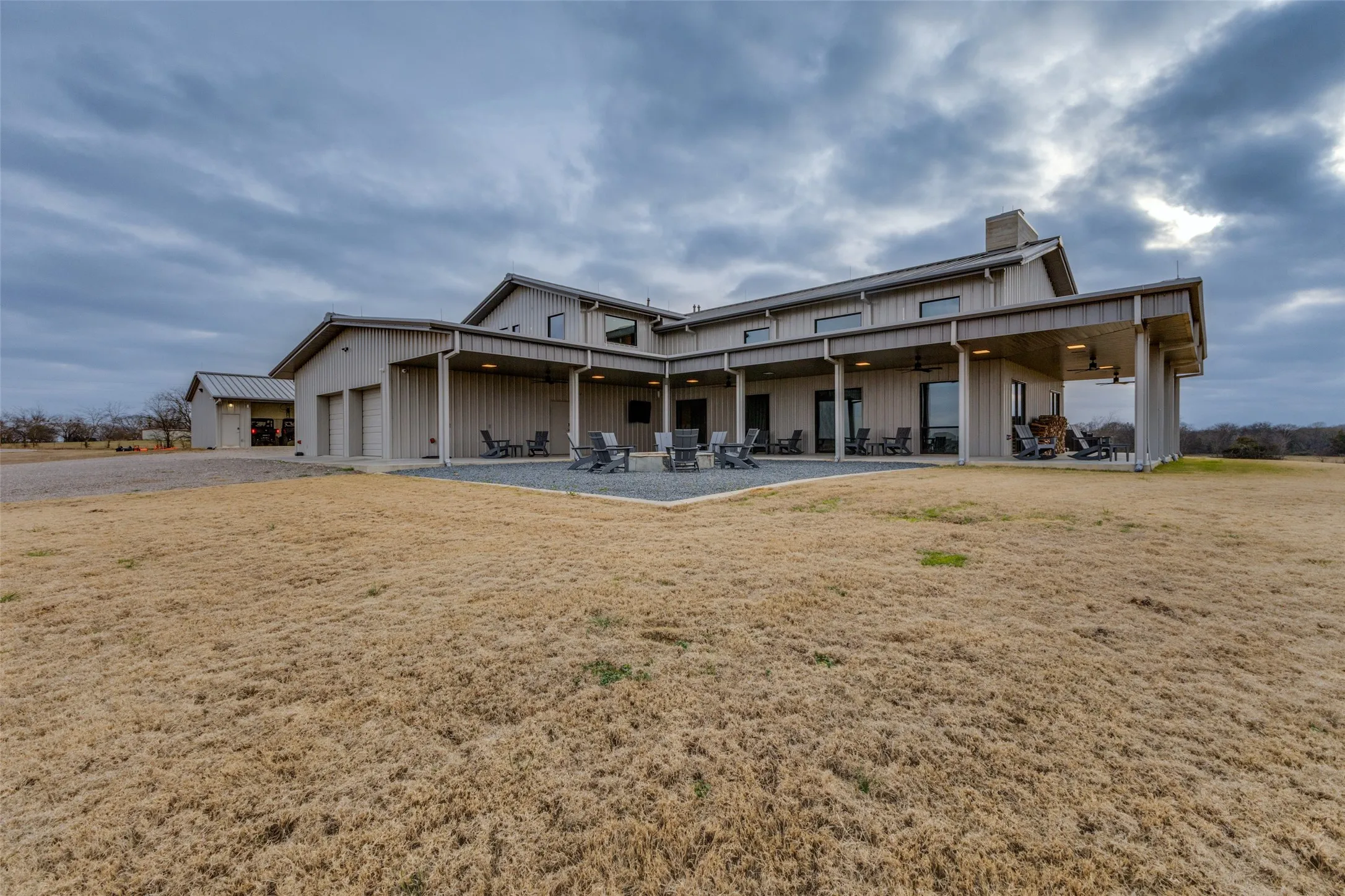 Single Family Residence For Sale in Hopkins County , 3025 Farm Road 900 W, Saltillo, Texas 75478, 3 Bedroom, 4 Bathroom, 2 Garage spaces, 6,528 Sqft, built in 2023, mls#21185155, Real Estate Agent in Saltillo, Homes For Sale in Hopkins county, Homes For Sale in Saltillo, Realtor in Saltillo Texas, Real Estate Brokerage Independent Realty Texas, Luminita Cordes Realtor