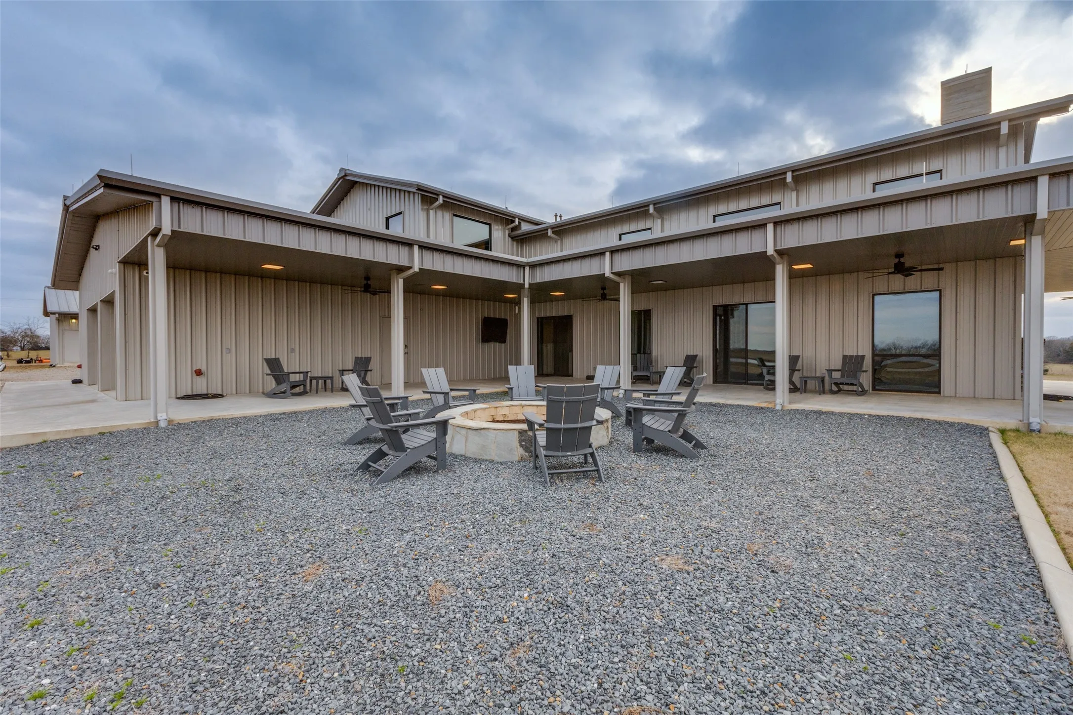 Single Family Residence For Sale in Hopkins County , 3025 Farm Road 900 W, Saltillo, Texas 75478, 3 Bedroom, 4 Bathroom, 2 Garage spaces, 6,528 Sqft, built in 2023, mls#21185155, Real Estate Agent in Saltillo, Homes For Sale in Hopkins county, Homes For Sale in Saltillo, Realtor in Saltillo Texas, Real Estate Brokerage Independent Realty Texas, Luminita Cordes Realtor