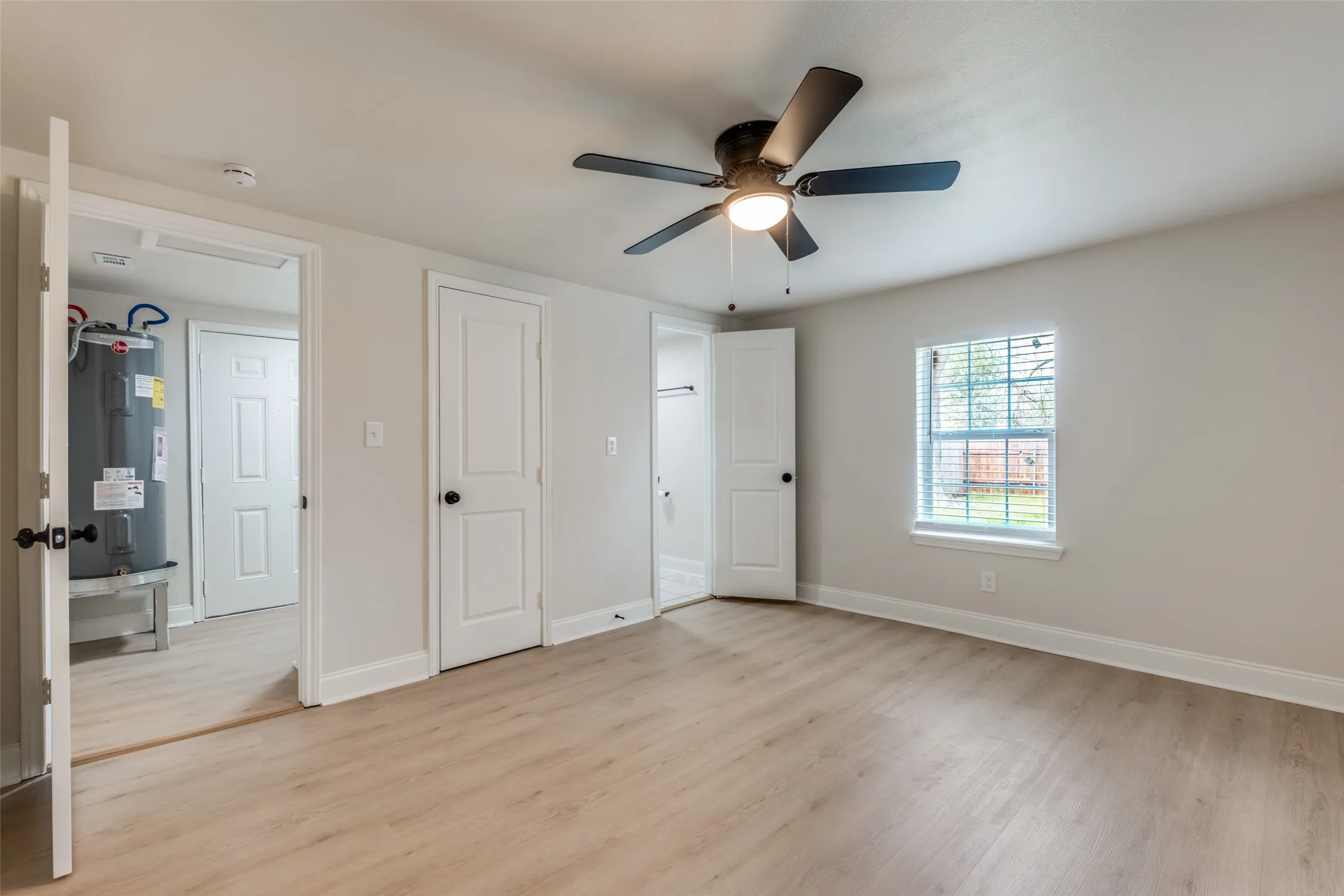 Single Family Residence For Sale in Dallas County , 2415 Dathe Street, Dallas, Texas 75215, 3 Bedroom, 2 Bathroom, Garage spaces, 1,100 Sqft, built in 1935, Preowned, mls#21188121, Real Estate Agent in Dallas, Homes For Sale in Dallas county, Homes For Sale in Dallas, Realtor in Dallas Texas, Real Estate Brokerage Independent Realty Texas, Luminita Cordes Realtor