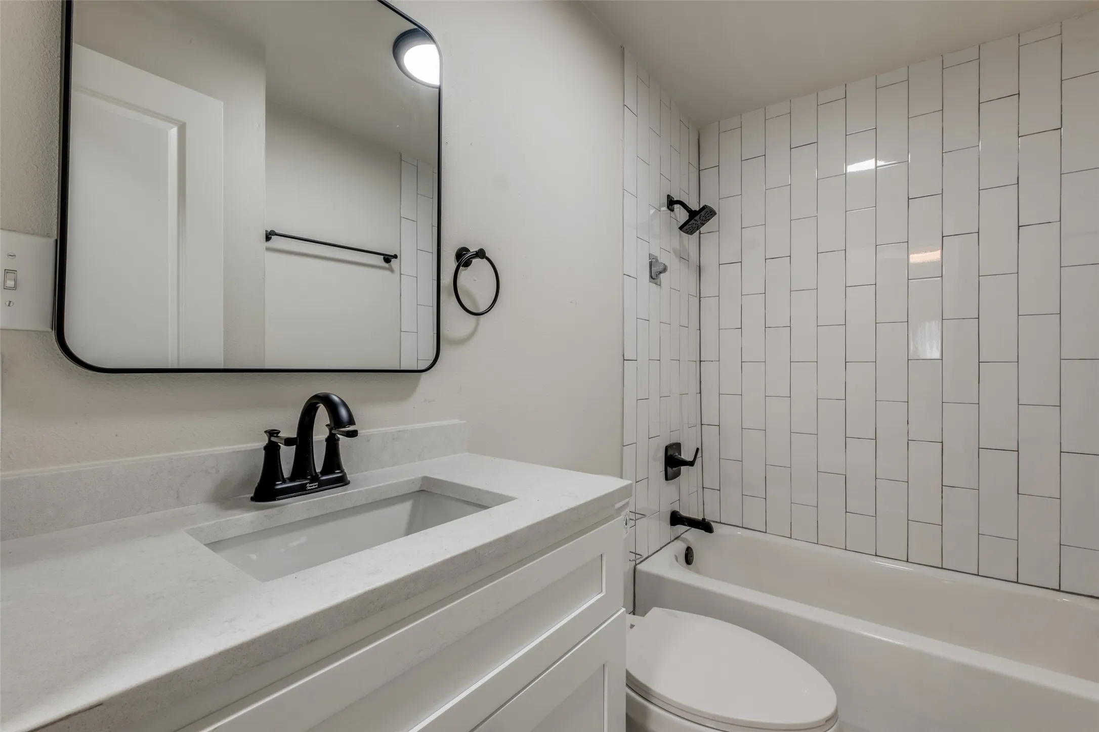 Single Family Residence For Sale in Dallas County , 2415 Dathe Street, Dallas, Texas 75215, 3 Bedroom, 2 Bathroom, Garage spaces, 1,100 Sqft, built in 1935, Preowned, mls#21188121, Real Estate Agent in Dallas, Homes For Sale in Dallas county, Homes For Sale in Dallas, Realtor in Dallas Texas, Real Estate Brokerage Independent Realty Texas, Luminita Cordes Realtor