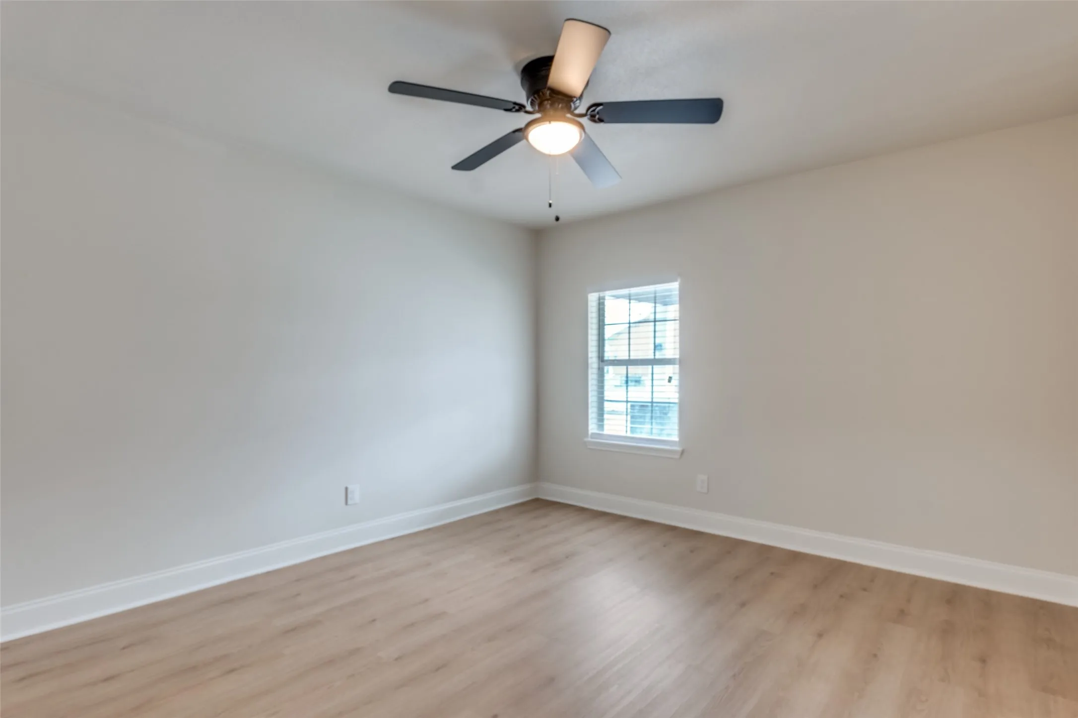 Single Family Residence For Sale in Dallas County , 2415 Dathe Street, Dallas, Texas 75215, 3 Bedroom, 2 Bathroom, Garage spaces, 1,100 Sqft, built in 1935, Preowned, mls#21188121, Real Estate Agent in Dallas, Homes For Sale in Dallas county, Homes For Sale in Dallas, Realtor in Dallas Texas, Real Estate Brokerage Independent Realty Texas, Luminita Cordes Realtor