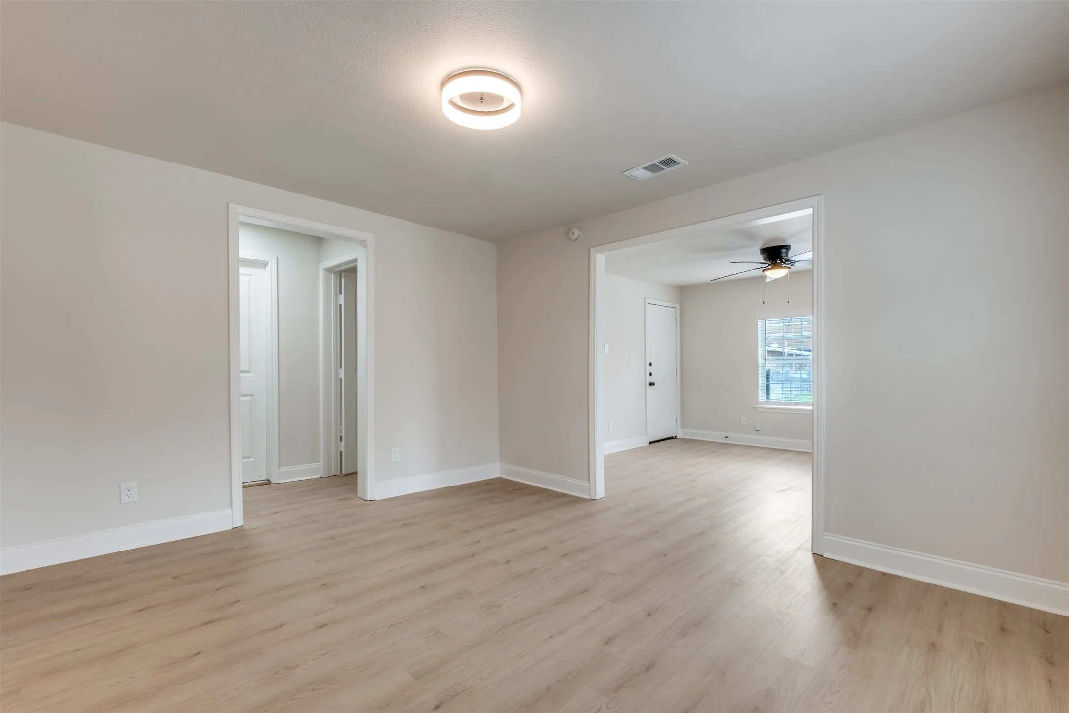 Single Family Residence For Sale in Dallas County , 2415 Dathe Street, Dallas, Texas 75215, 3 Bedroom, 2 Bathroom, Garage spaces, 1,100 Sqft, built in 1935, Preowned, mls#21188121, Real Estate Agent in Dallas, Homes For Sale in Dallas county, Homes For Sale in Dallas, Realtor in Dallas Texas, Real Estate Brokerage Independent Realty Texas, Luminita Cordes Realtor