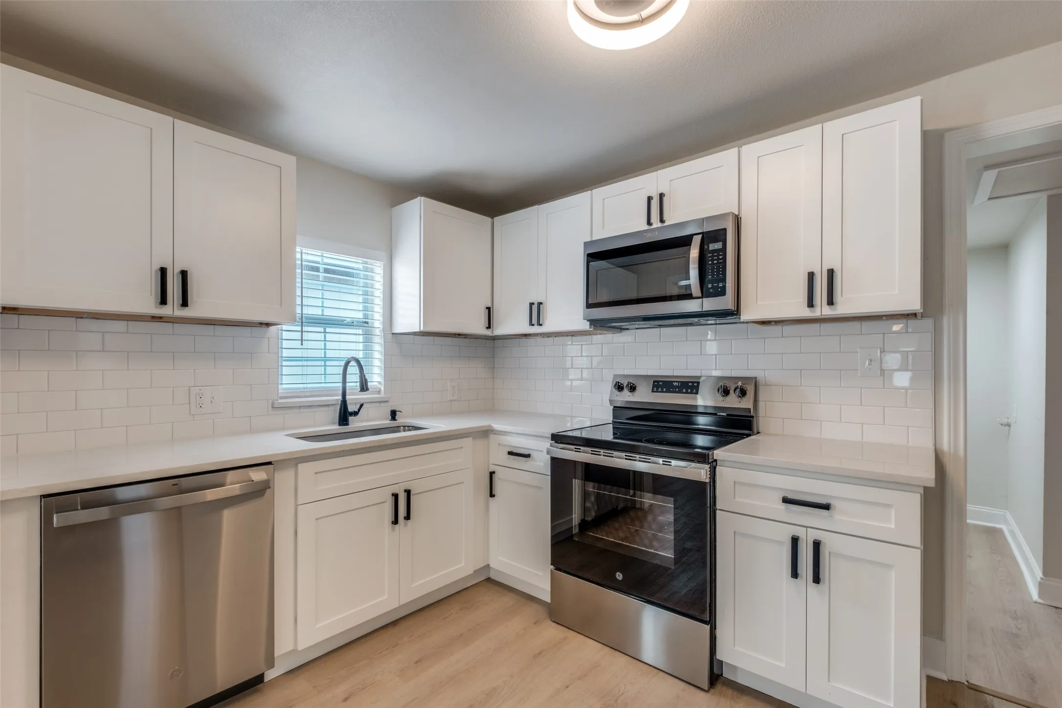 Single Family Residence For Sale in Dallas County , 2415 Dathe Street, Dallas, Texas 75215, 3 Bedroom, 2 Bathroom, Garage spaces, 1,100 Sqft, built in 1935, Preowned, mls#21188121, Real Estate Agent in Dallas, Homes For Sale in Dallas county, Homes For Sale in Dallas, Realtor in Dallas Texas, Real Estate Brokerage Independent Realty Texas, Luminita Cordes Realtor