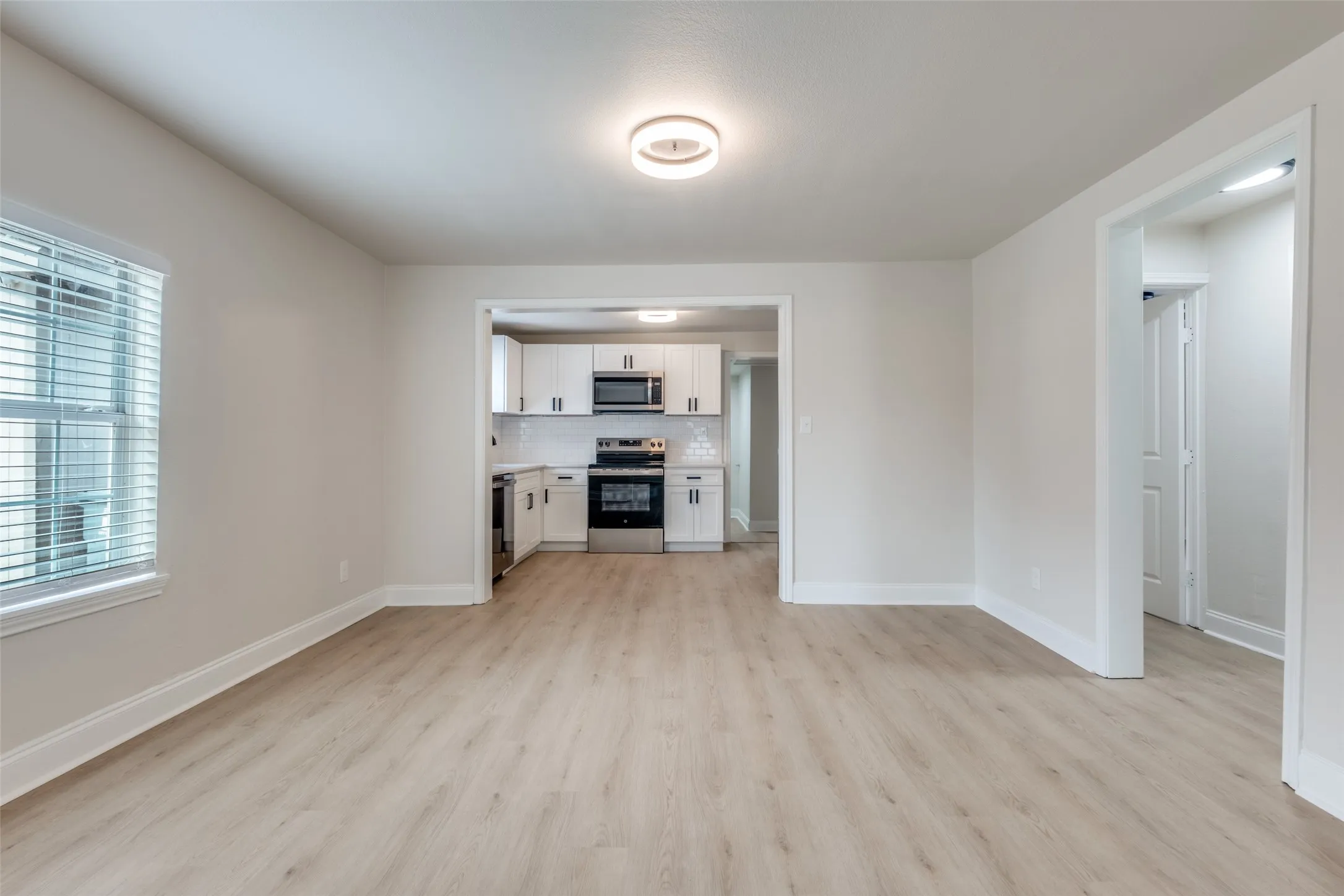 Single Family Residence For Sale in Dallas County , 2415 Dathe Street, Dallas, Texas 75215, 3 Bedroom, 2 Bathroom, Garage spaces, 1,100 Sqft, built in 1935, Preowned, mls#21188121, Real Estate Agent in Dallas, Homes For Sale in Dallas county, Homes For Sale in Dallas, Realtor in Dallas Texas, Real Estate Brokerage Independent Realty Texas, Luminita Cordes Realtor