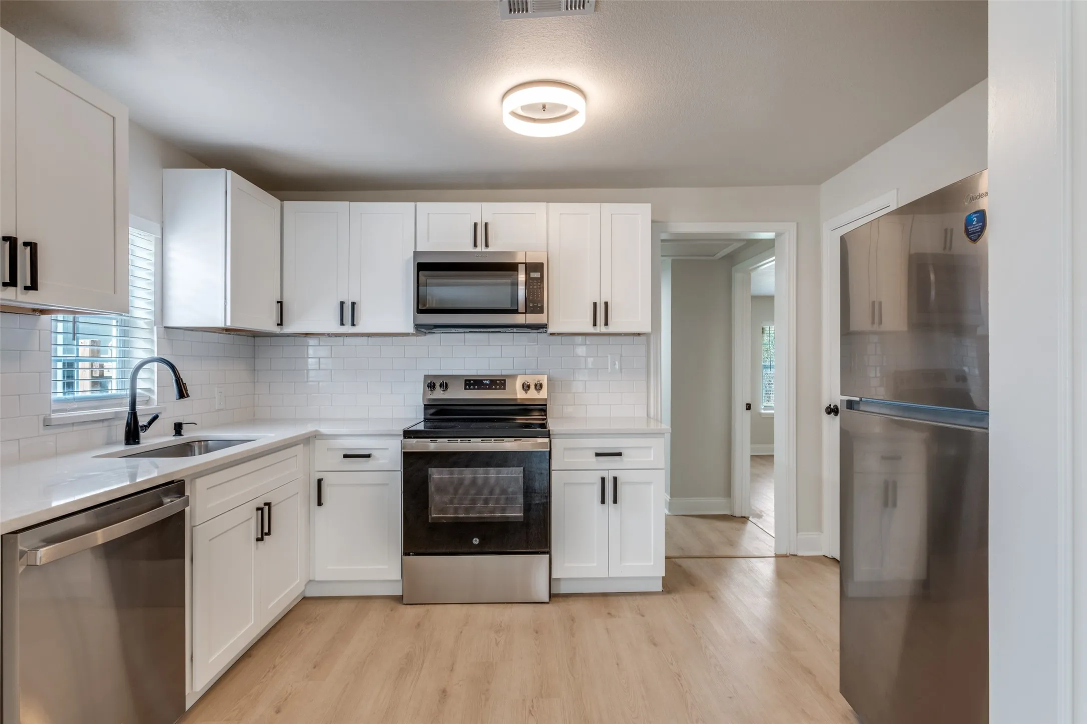 Single Family Residence For Sale in Dallas County , 2415 Dathe Street, Dallas, Texas 75215, 3 Bedroom, 2 Bathroom, Garage spaces, 1,100 Sqft, built in 1935, Preowned, mls#21188121, Real Estate Agent in Dallas, Homes For Sale in Dallas county, Homes For Sale in Dallas, Realtor in Dallas Texas, Real Estate Brokerage Independent Realty Texas, Luminita Cordes Realtor