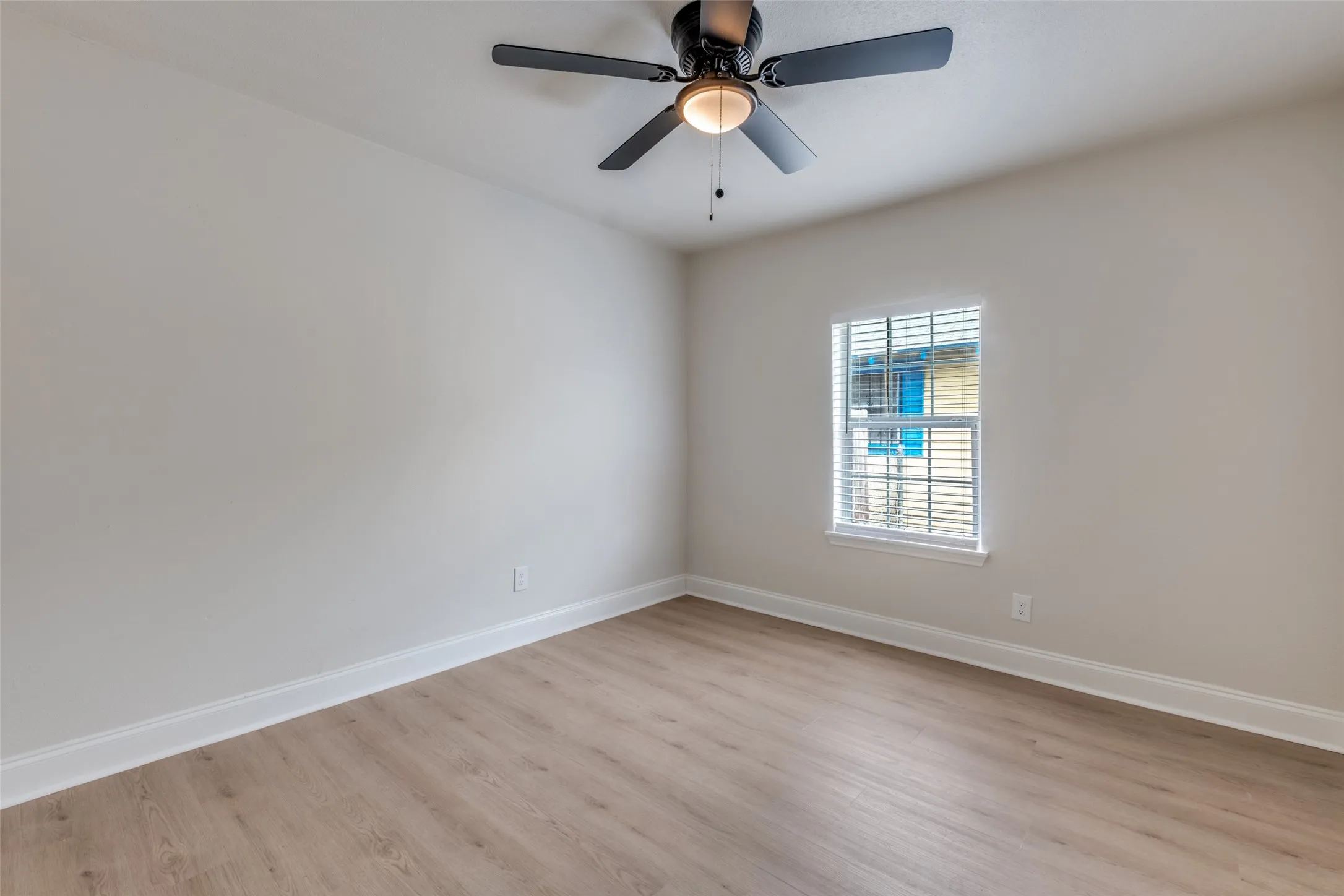 Single Family Residence For Sale in Dallas County , 2415 Dathe Street, Dallas, Texas 75215, 3 Bedroom, 2 Bathroom, Garage spaces, 1,100 Sqft, built in 1935, Preowned, mls#21188121, Real Estate Agent in Dallas, Homes For Sale in Dallas county, Homes For Sale in Dallas, Realtor in Dallas Texas, Real Estate Brokerage Independent Realty Texas, Luminita Cordes Realtor