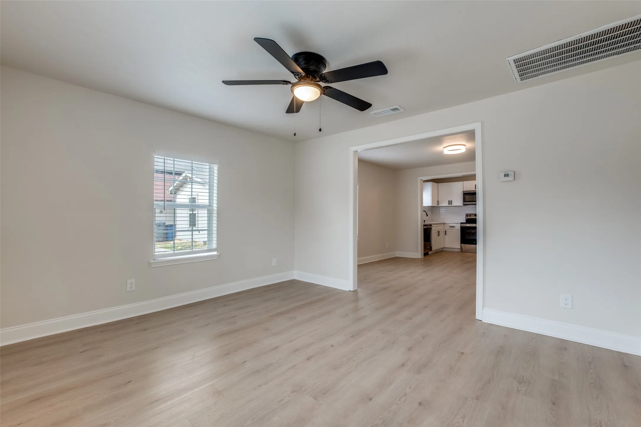 Single Family Residence For Sale in Dallas County , 2415 Dathe Street, Dallas, Texas 75215, 3 Bedroom, 2 Bathroom, Garage spaces, 1,100 Sqft, built in 1935, Preowned, mls#21188121, Real Estate Agent in Dallas, Homes For Sale in Dallas county, Homes For Sale in Dallas, Realtor in Dallas Texas, Real Estate Brokerage Independent Realty Texas, Luminita Cordes Realtor