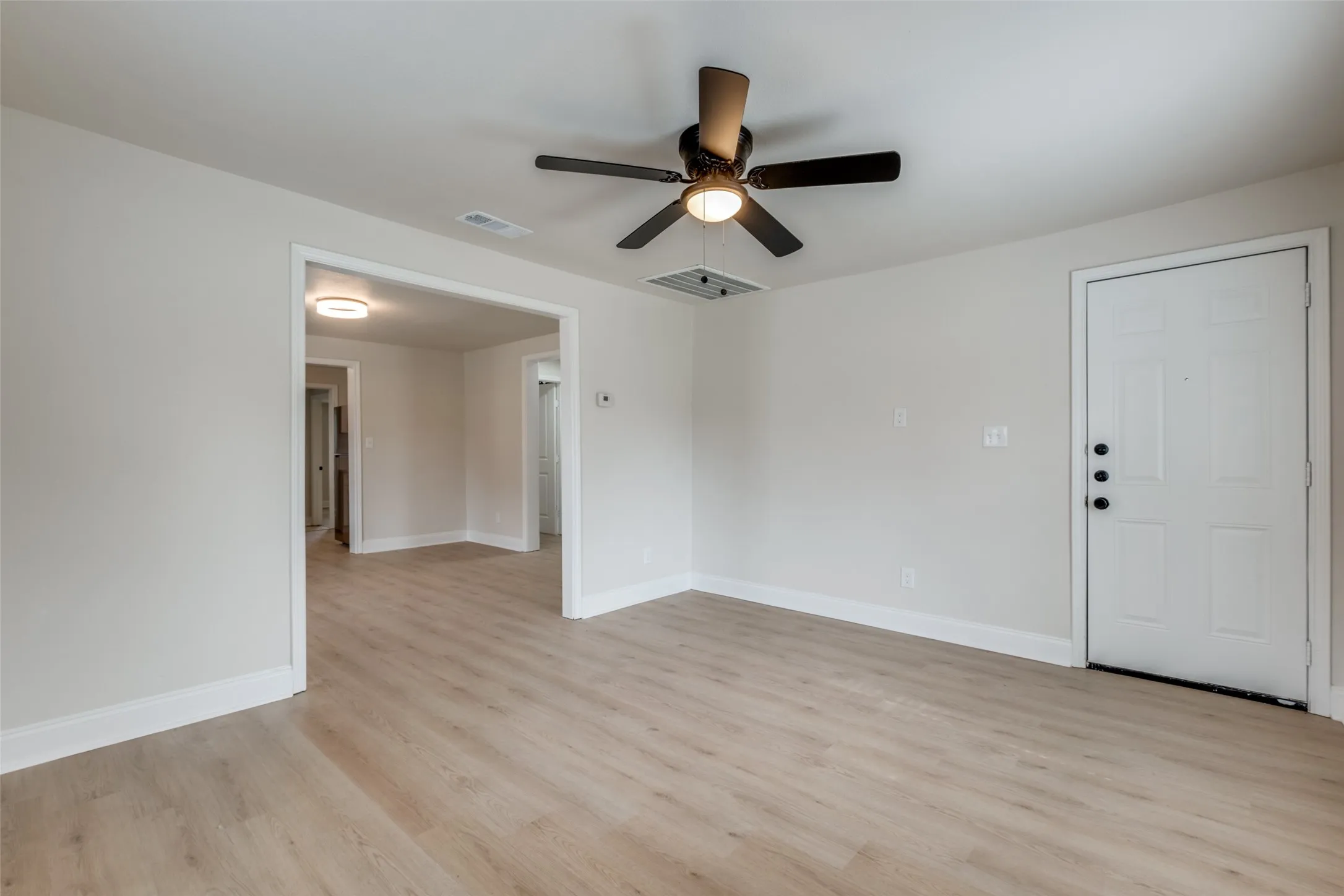 Single Family Residence For Sale in Dallas County , 2415 Dathe Street, Dallas, Texas 75215, 3 Bedroom, 2 Bathroom, Garage spaces, 1,100 Sqft, built in 1935, Preowned, mls#21188121, Real Estate Agent in Dallas, Homes For Sale in Dallas county, Homes For Sale in Dallas, Realtor in Dallas Texas, Real Estate Brokerage Independent Realty Texas, Luminita Cordes Realtor