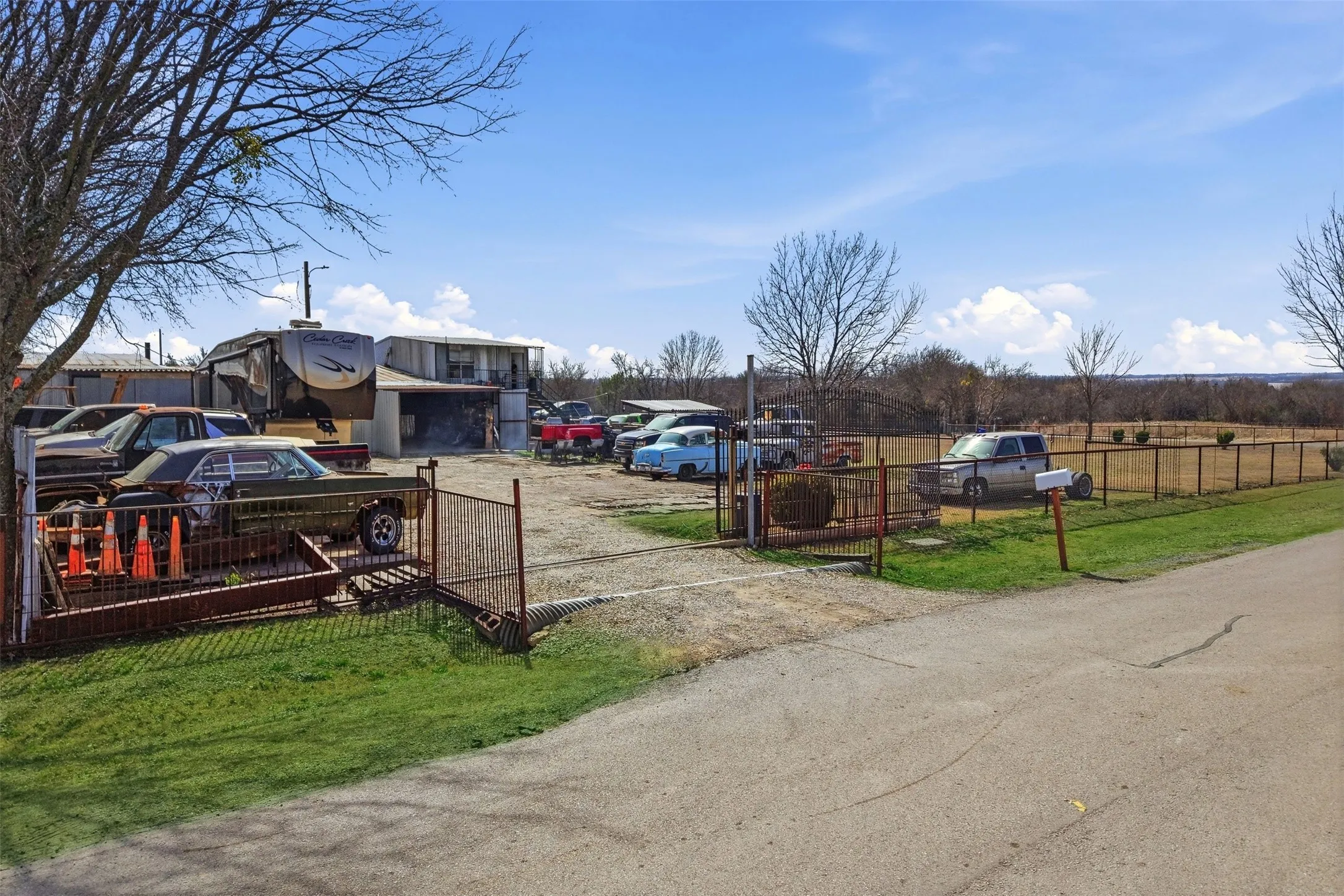 Single Family Residence For Sale in Denton County , 6338 N Bob White Way, Sanger, Texas 76266, 2 Bedroom, 1 Bathroom, Garage spaces, 920 Sqft, built in 1995, mls#21188828, Real Estate Agent in Sanger, Homes For Sale in Denton county, Homes For Sale in Sanger, Realtor in Sanger Texas, Real Estate Brokerage Independent Realty Texas, Luminita Cordes Realtor