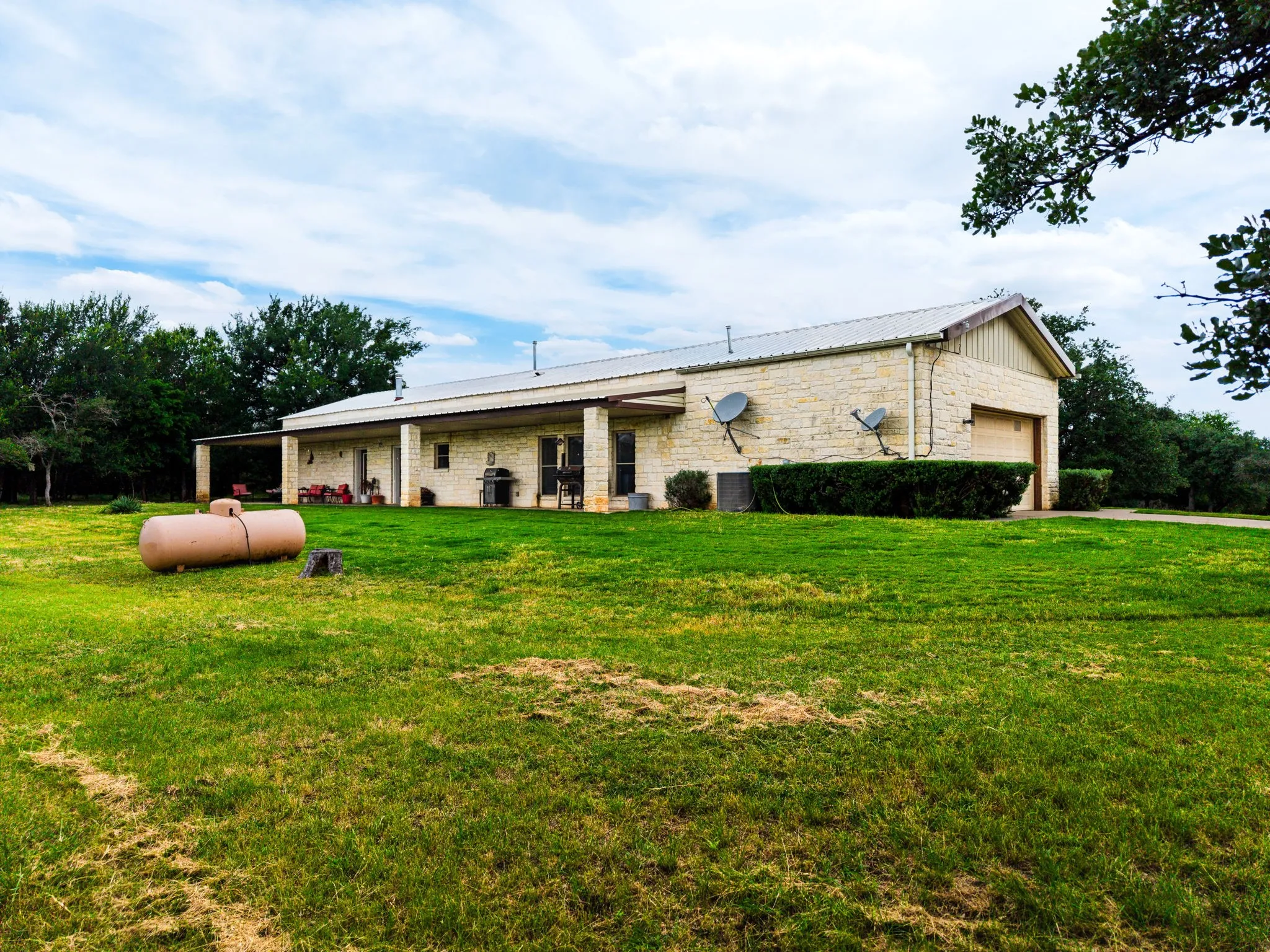 Farm For Sale in Lampasas County , 8089 Fm 580 E, Kempner, Texas 76539, 3 Bedroom, 2 Bathroom, 2 Garage spaces, 2,052 Sqft, built in 2008, mls#21186354, Real Estate Agent in Kempner, Homes For Sale in Lampasas county, Homes For Sale in Kempner, Realtor in Kempner Texas, Real Estate Brokerage Independent Realty Texas, Luminita Cordes Realtor