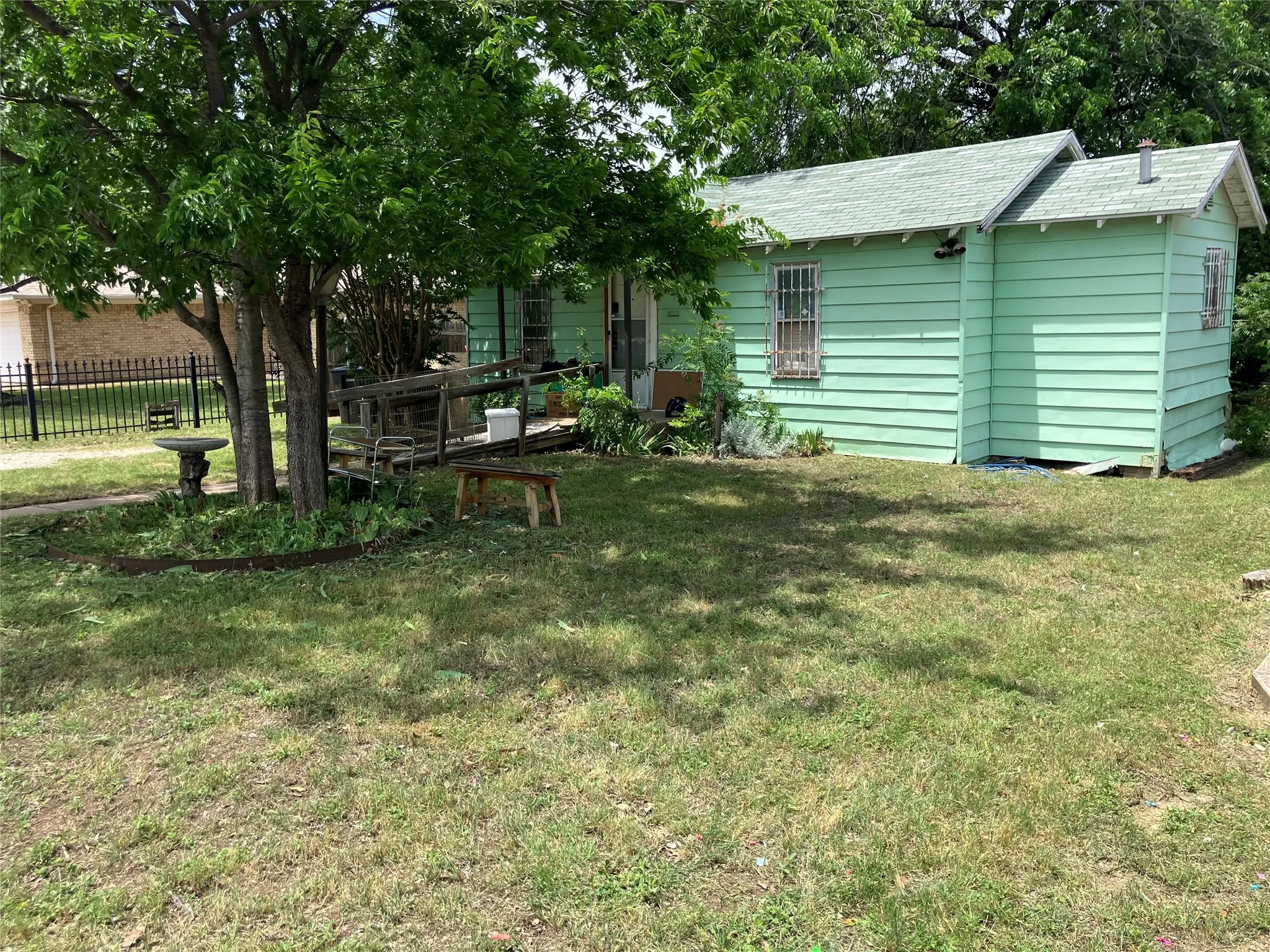 Single Family Residence For Sale in Tarrant County , 5930 Bonnell Avenue, Fort Worth, Texas 76107, 1 Bedroom, 1 Bathroom, Garage spaces, 456 Sqft, built in 1948, Price $99,500, mls#21189238, Real Estate Agent in Fort Worth, Homes For Sale in Tarrant county, Homes For Sale in Fort Worth, Realtor in Fort Worth Texas, Real Estate Brokerage Independent Realty Texas, Luminita Cordes Realtor