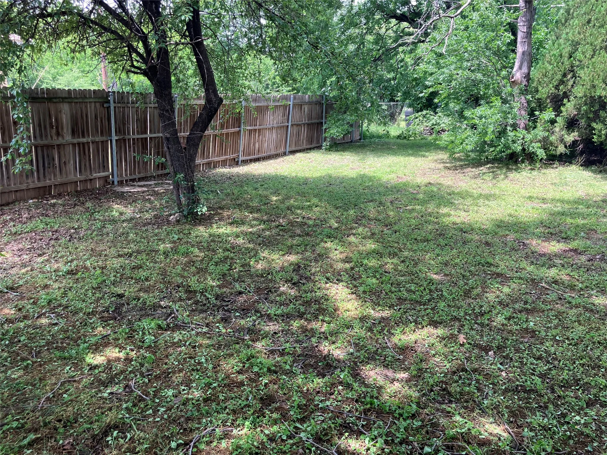 Single Family Residence For Sale in Tarrant County , 5930 Bonnell Avenue, Fort Worth, Texas 76107, 1 Bedroom, 1 Bathroom, Garage spaces, 456 Sqft, built in 1948, Price $99,500, mls#21189238, Real Estate Agent in Fort Worth, Homes For Sale in Tarrant county, Homes For Sale in Fort Worth, Realtor in Fort Worth Texas, Real Estate Brokerage Independent Realty Texas, Luminita Cordes Realtor