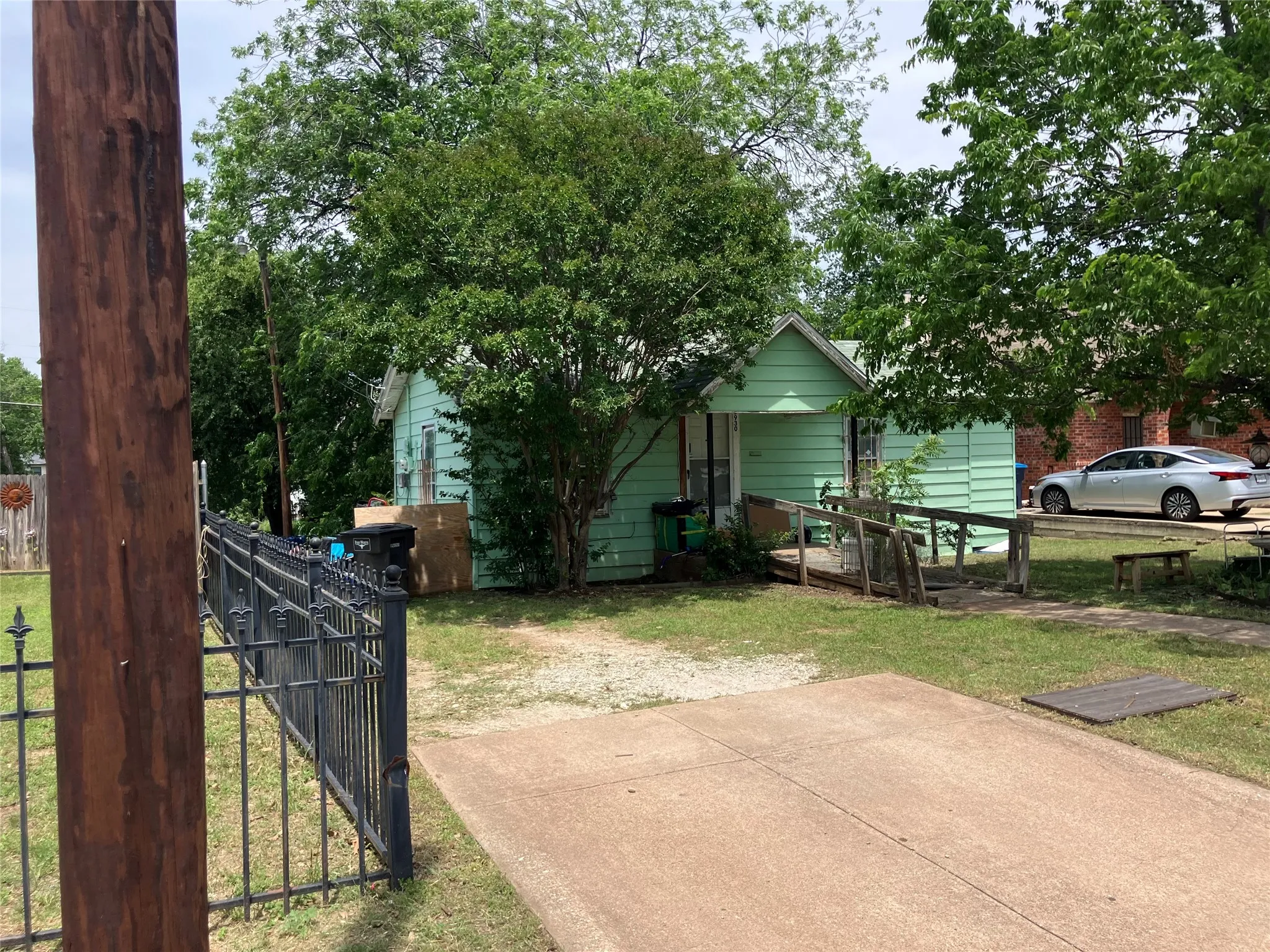 Single Family Residence For Sale in Tarrant County , 5930 Bonnell Avenue, Fort Worth, Texas 76107, 1 Bedroom, 1 Bathroom, Garage spaces, 456 Sqft, built in 1948, Price $99,500, mls#21189238, Real Estate Agent in Fort Worth, Homes For Sale in Tarrant county, Homes For Sale in Fort Worth, Realtor in Fort Worth Texas, Real Estate Brokerage Independent Realty Texas, Luminita Cordes Realtor