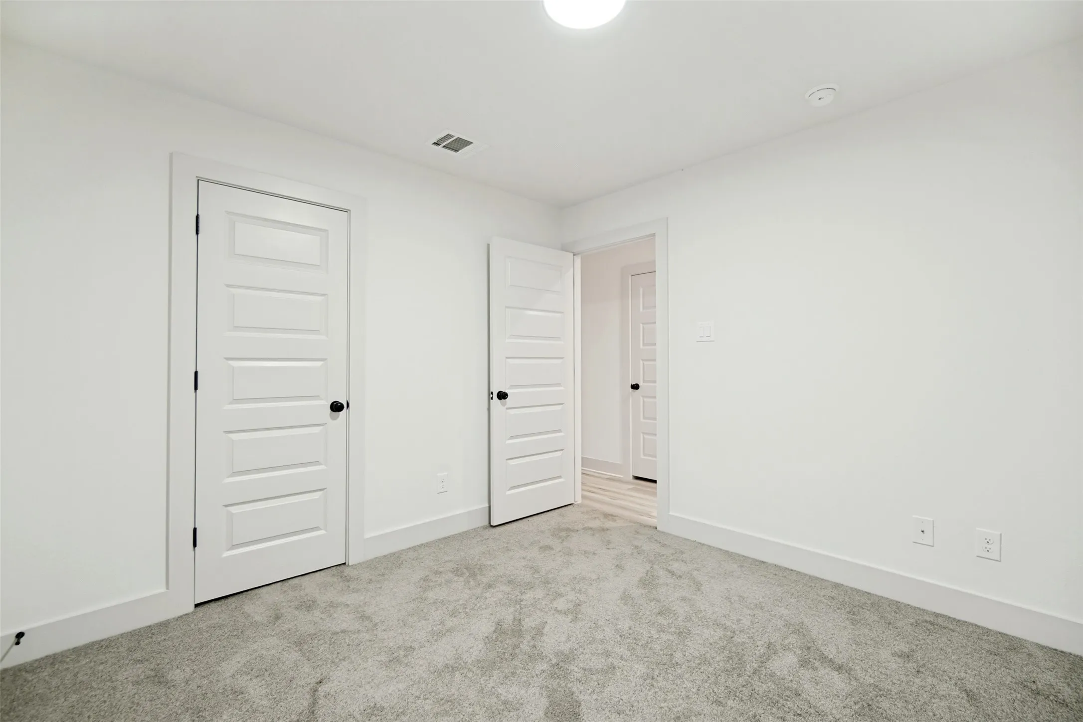Single Family Residence For Sale in Dallas County , 108 N Cliff Street, Dallas, Texas 75203, 3 Bedroom, 2 Bathroom, Garage spaces, 1,305 Sqft, built in 1925, Preowned, mls#21189252, Real Estate Agent in Dallas, Homes For Sale in Dallas county, Homes For Sale in Dallas, Realtor in Dallas Texas, Real Estate Brokerage Independent Realty Texas, Luminita Cordes Realtor