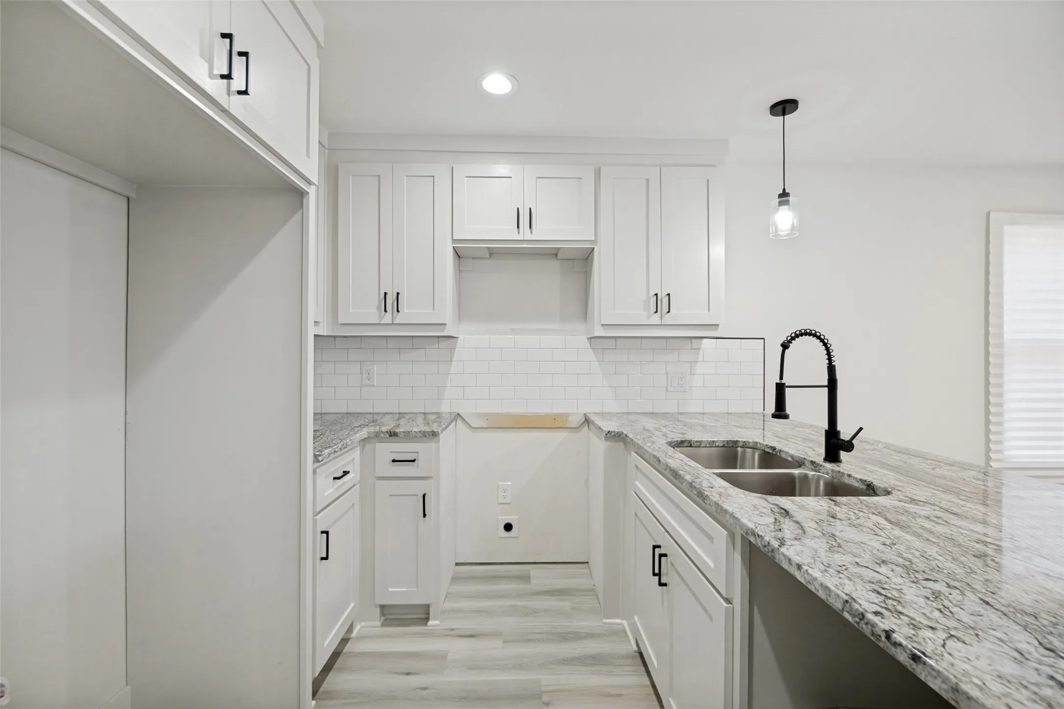 Single Family Residence For Sale in Dallas County , 108 N Cliff Street, Dallas, Texas 75203, 3 Bedroom, 2 Bathroom, Garage spaces, 1,305 Sqft, built in 1925, Preowned, mls#21189252, Real Estate Agent in Dallas, Homes For Sale in Dallas county, Homes For Sale in Dallas, Realtor in Dallas Texas, Real Estate Brokerage Independent Realty Texas, Luminita Cordes Realtor
